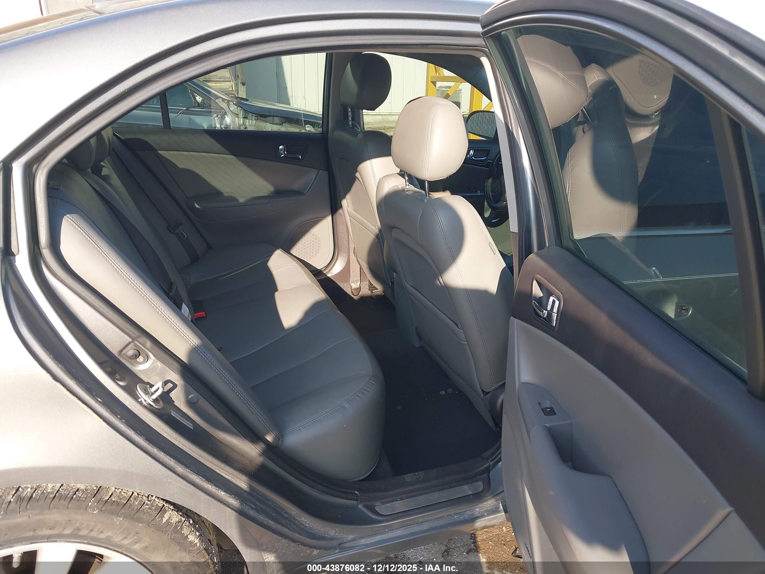 HYUNDAI SONATA image 8