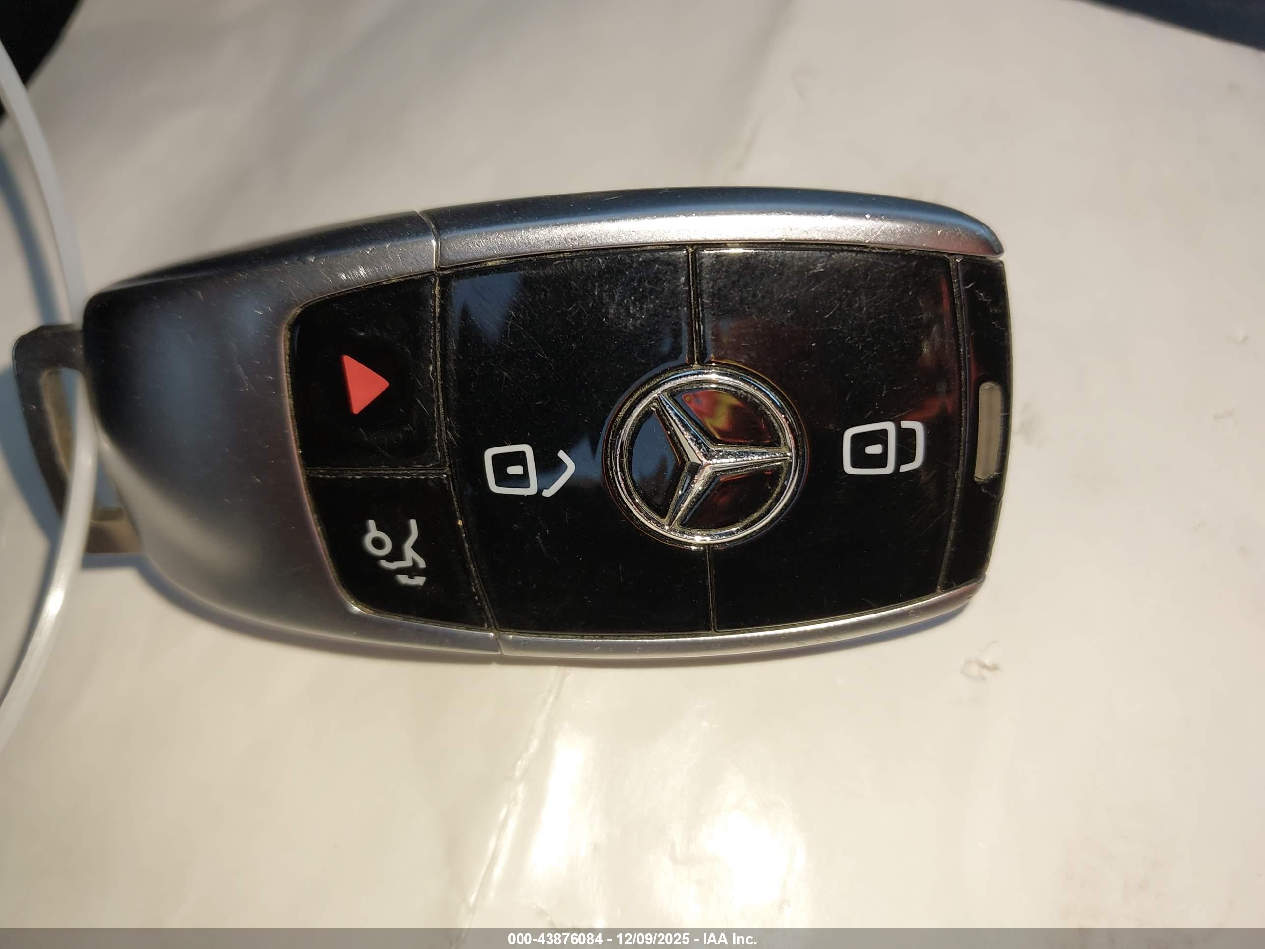 MERCEDES-BENZ E image 11
