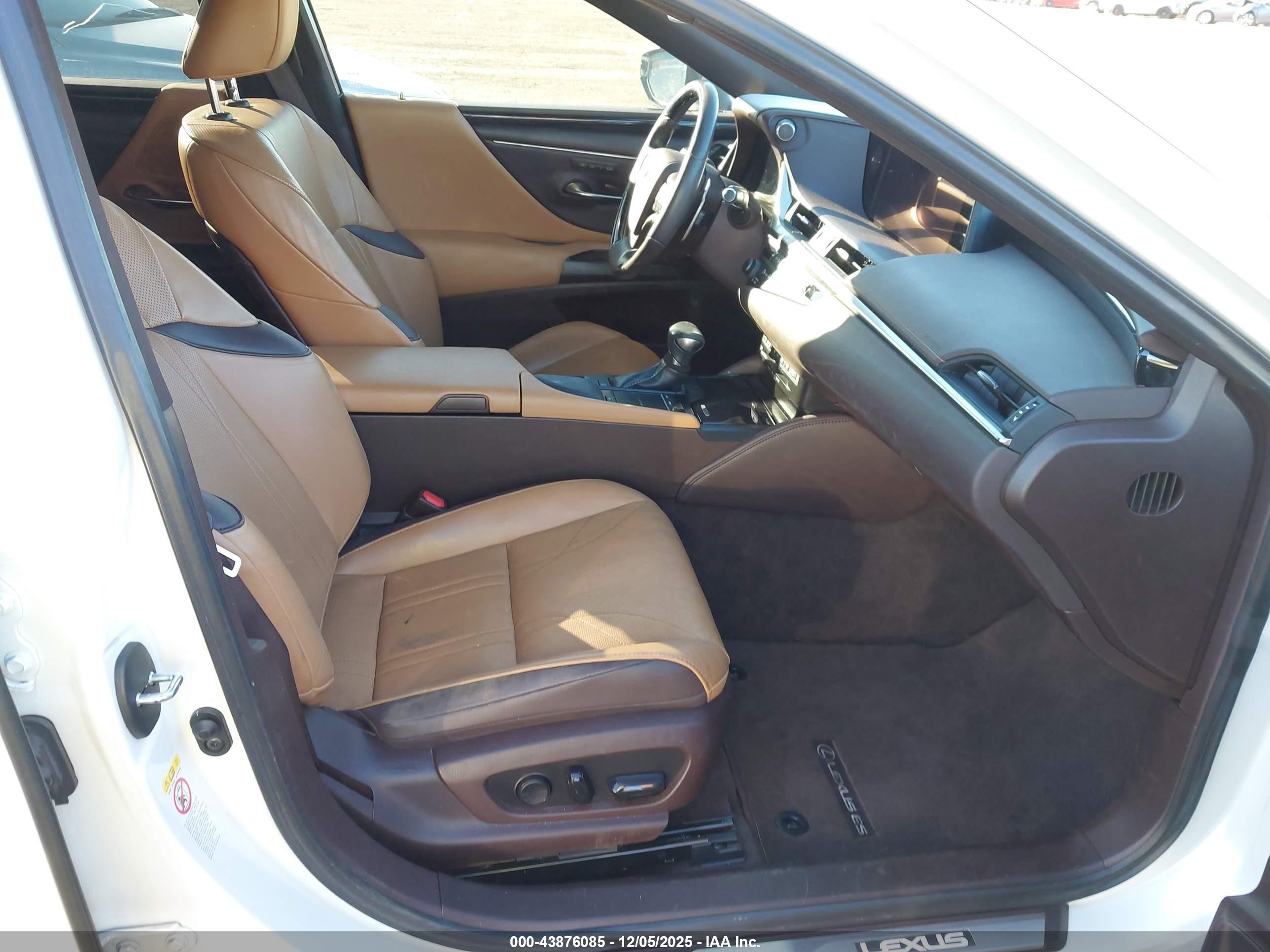 LEXUS ES image 5