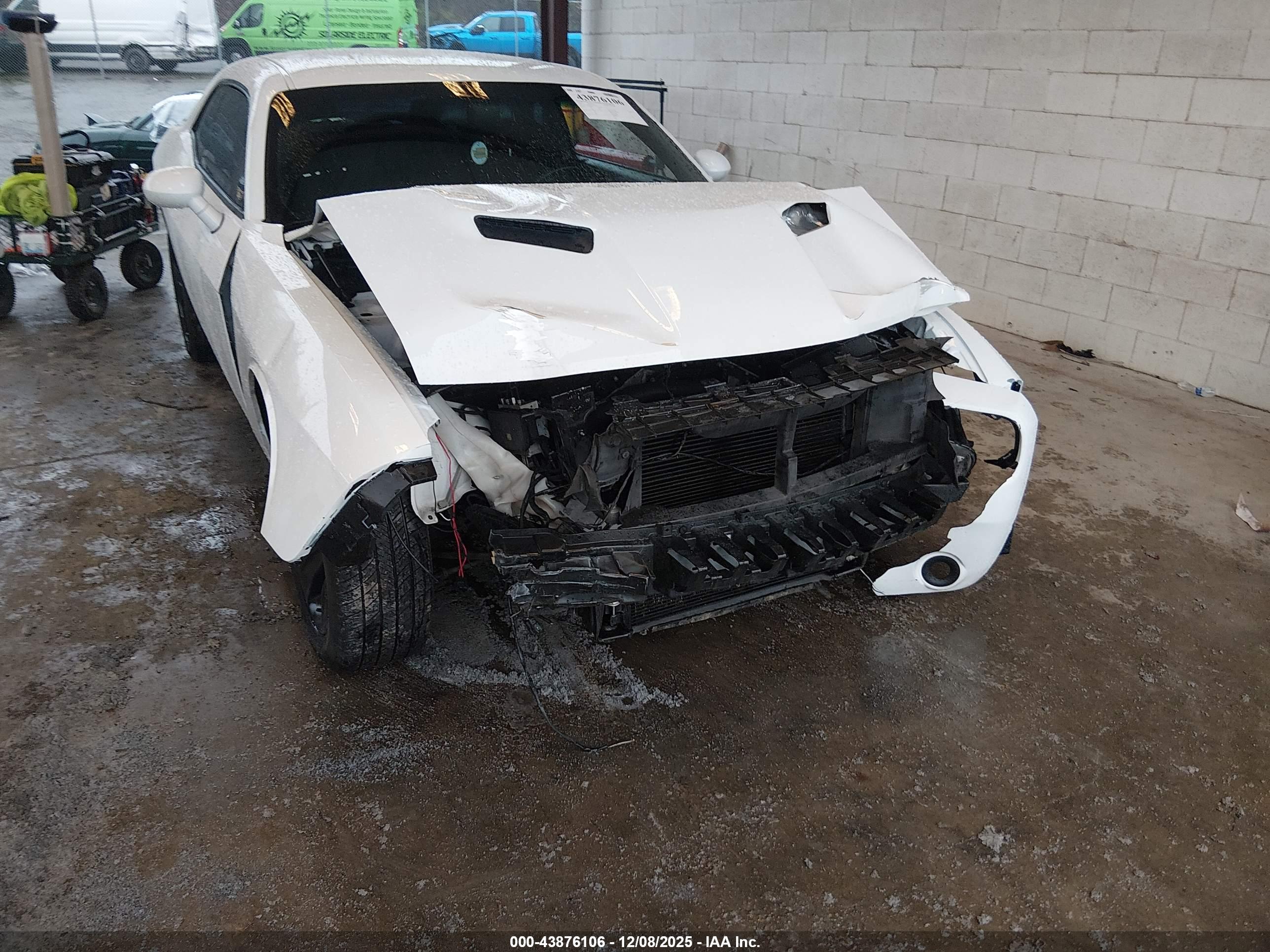 DODGE CHALLENGER image 6