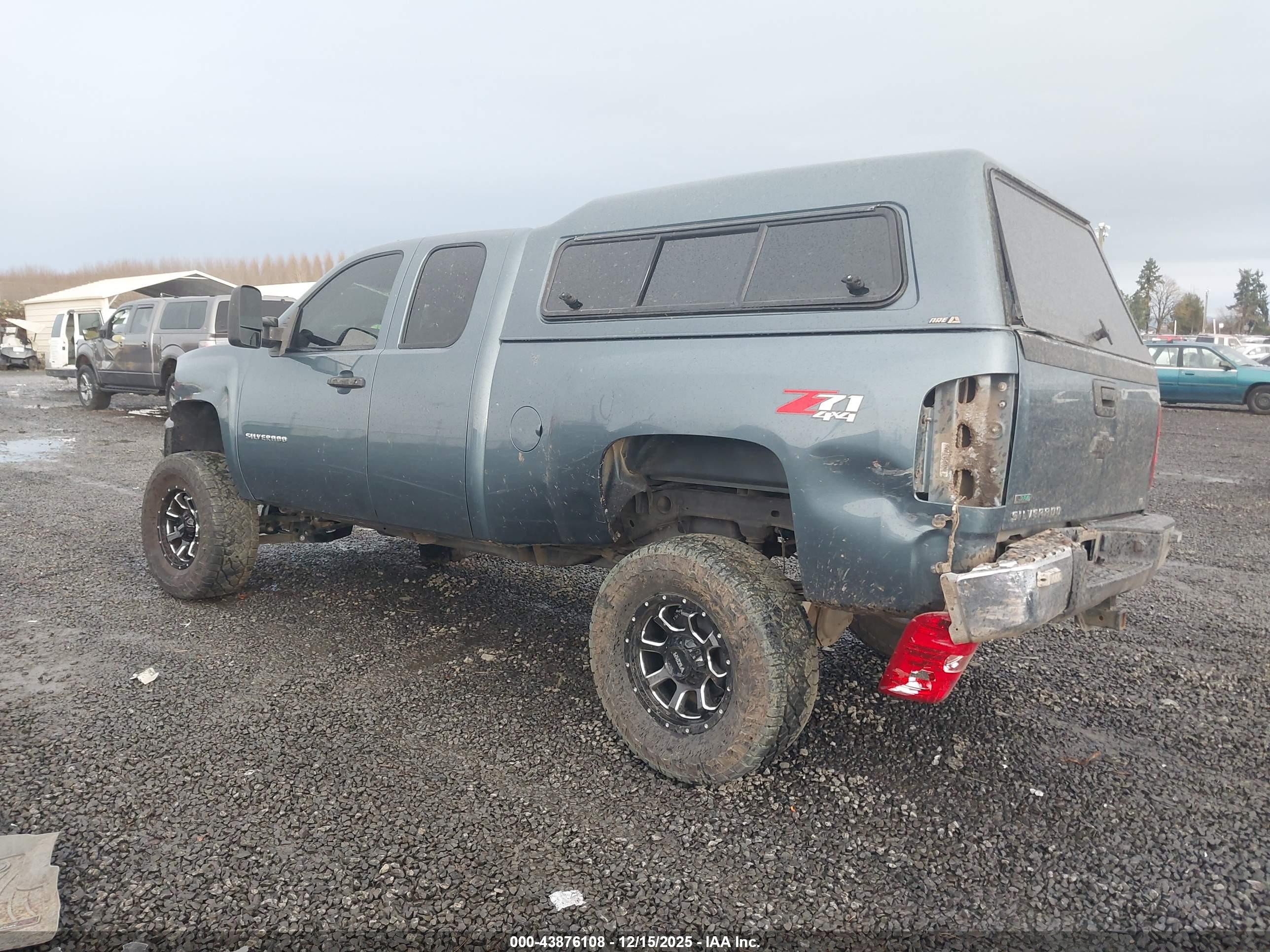 CHEVROLET SILVERADO image 3