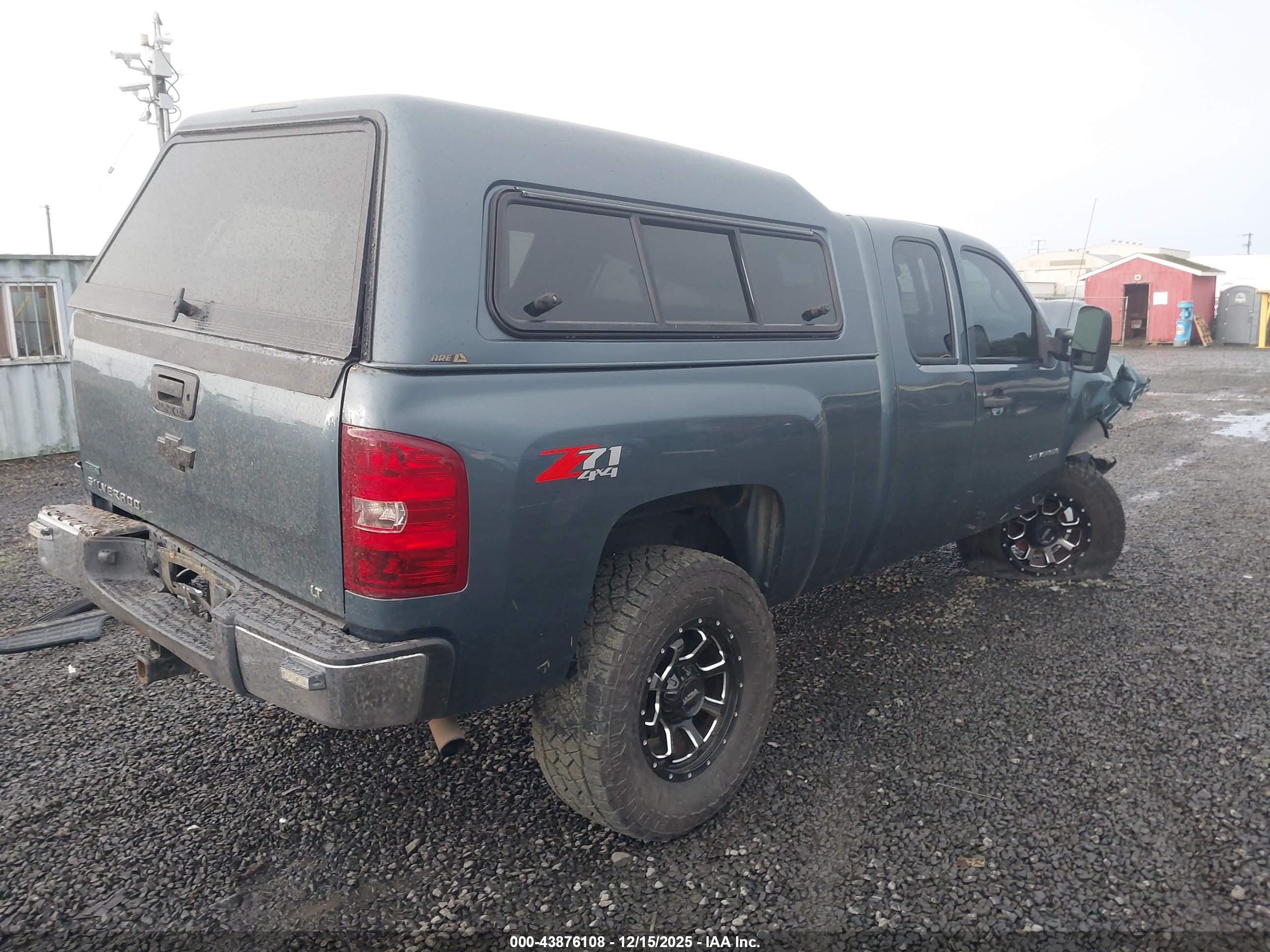 CHEVROLET SILVERADO image 4