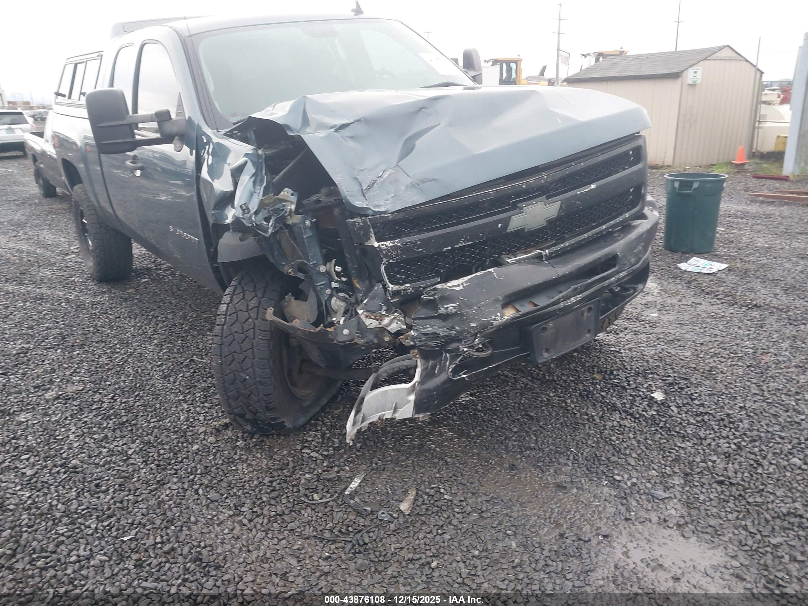 CHEVROLET SILVERADO image 6