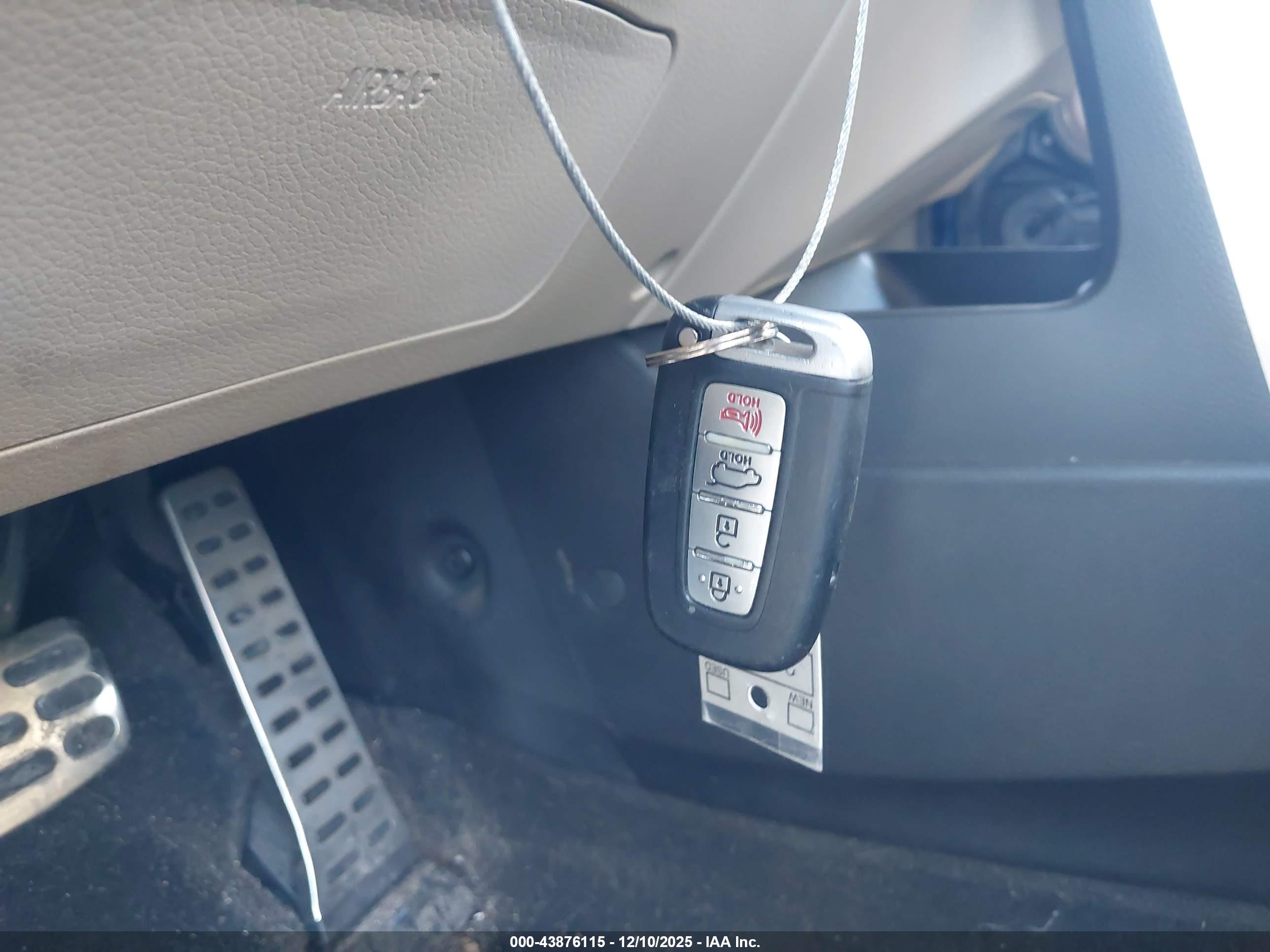 HYUNDAI ELANTRA image 11