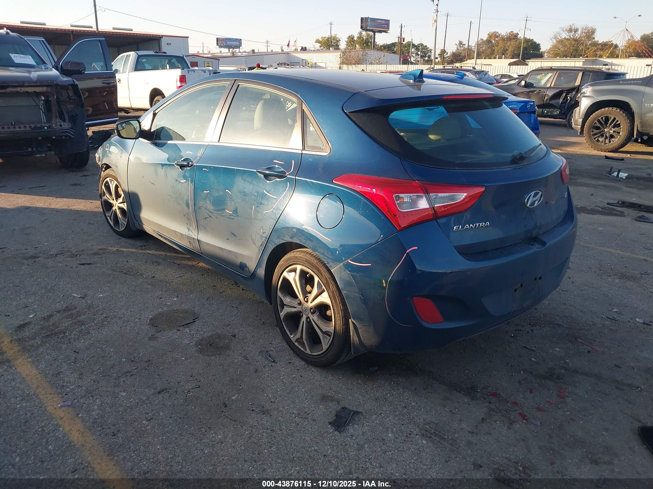 HYUNDAI ELANTRA image 3
