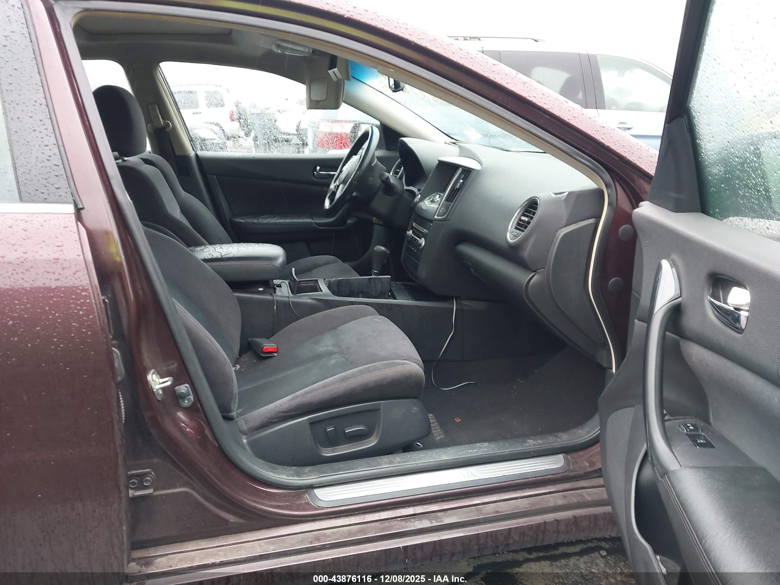 NISSAN MAXIMA image 5