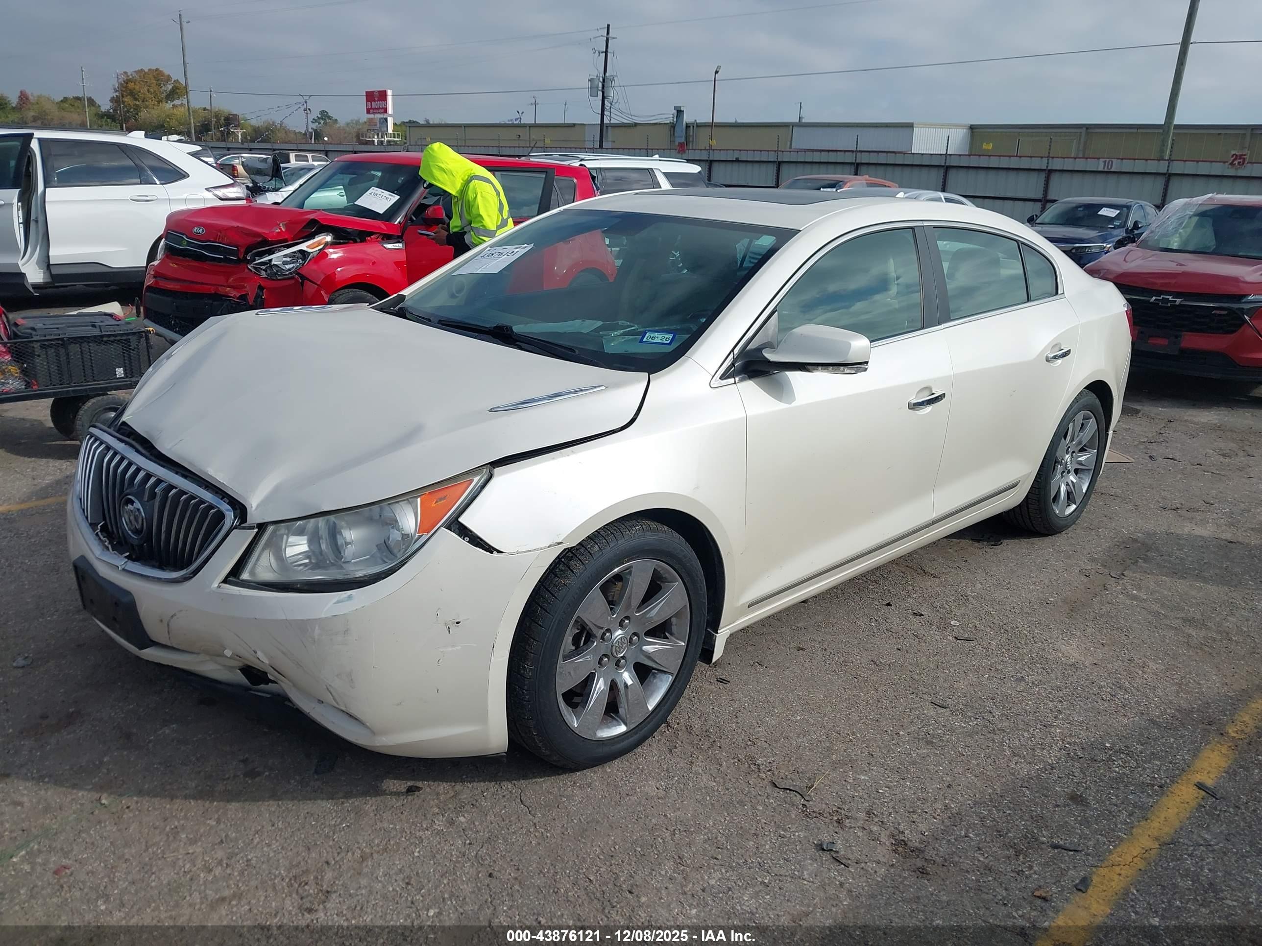 BUICK LACROSSE image 2