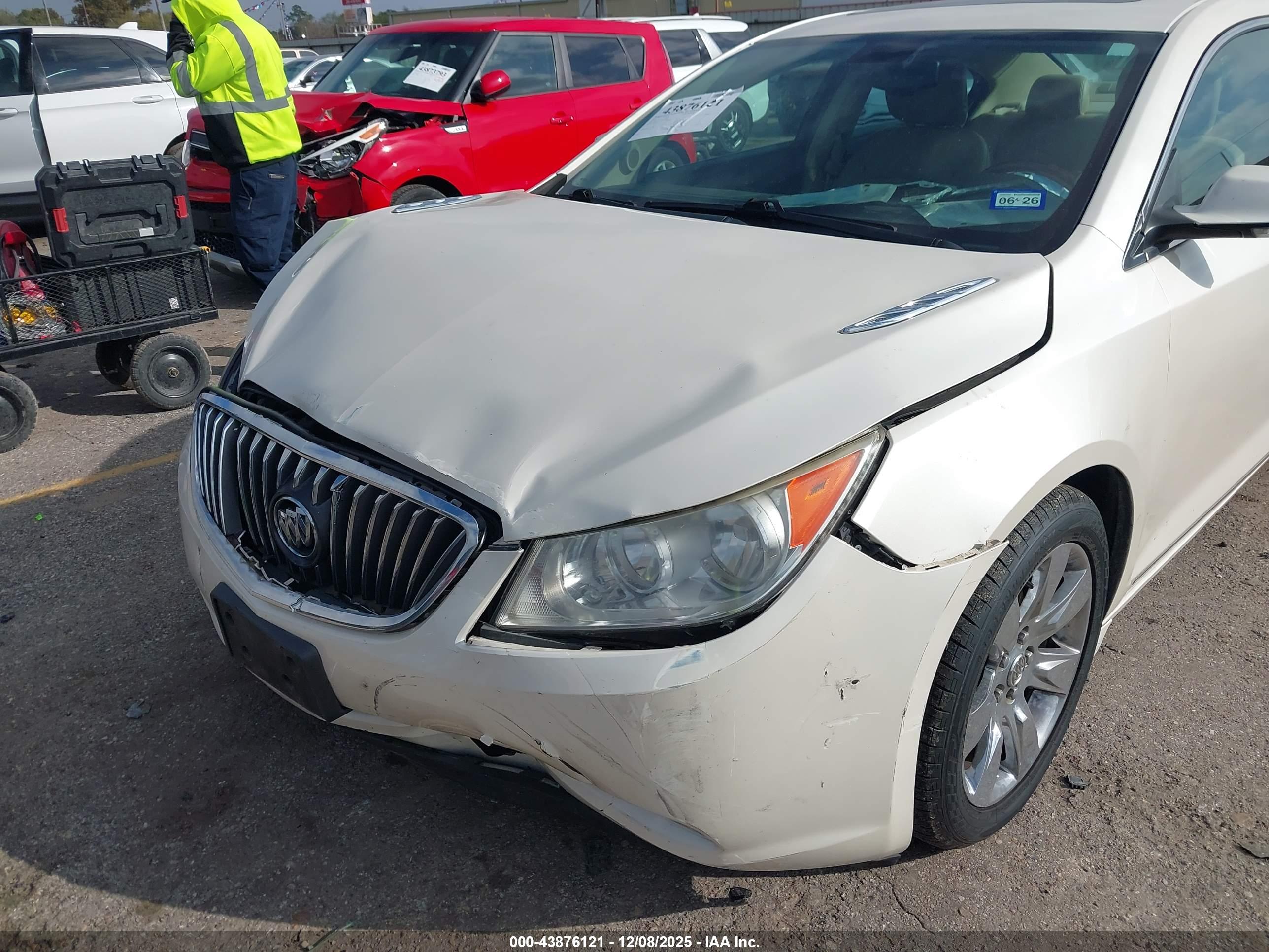 BUICK LACROSSE image 6