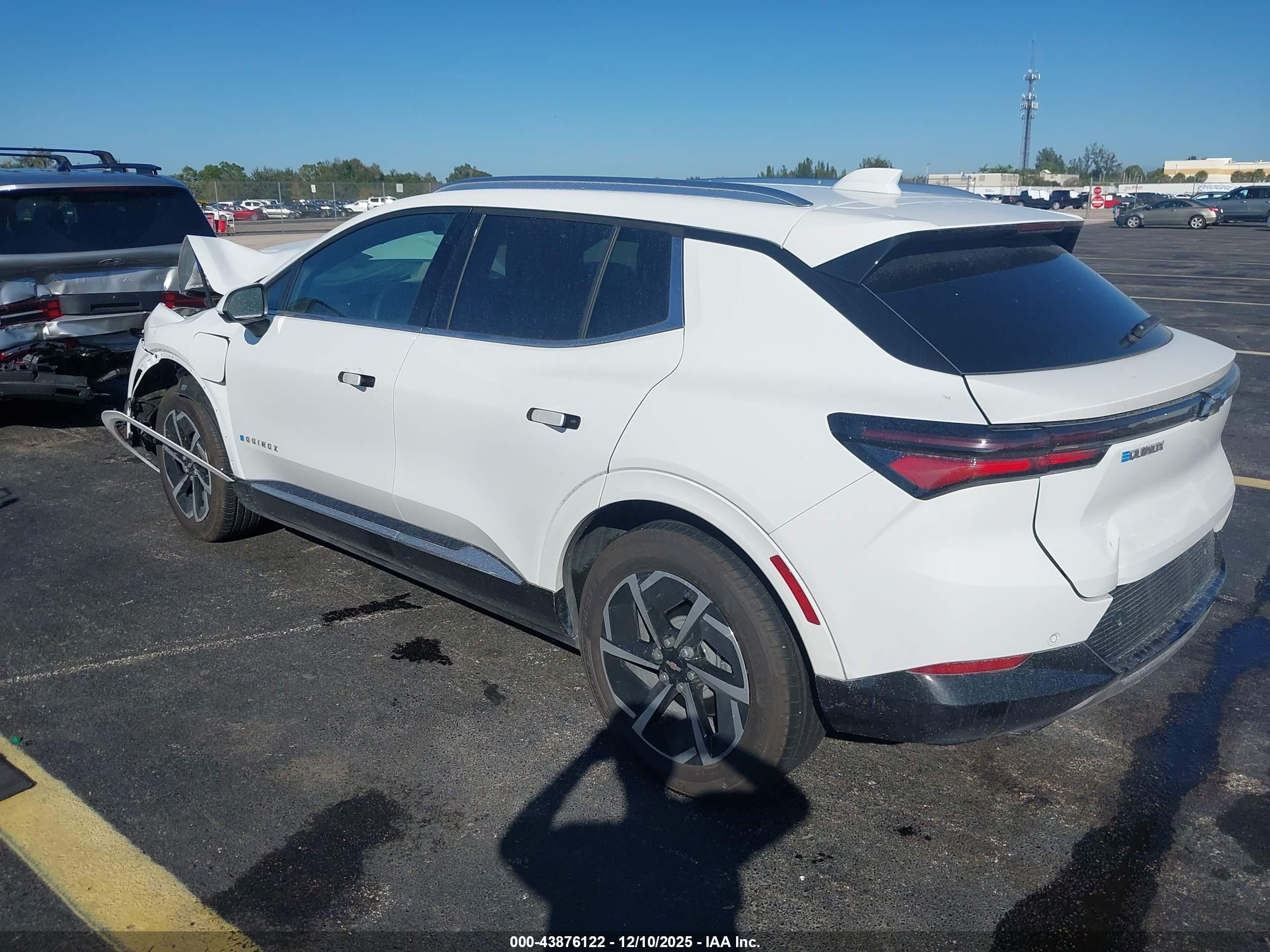 CHEVROLET EQUINOX image 3