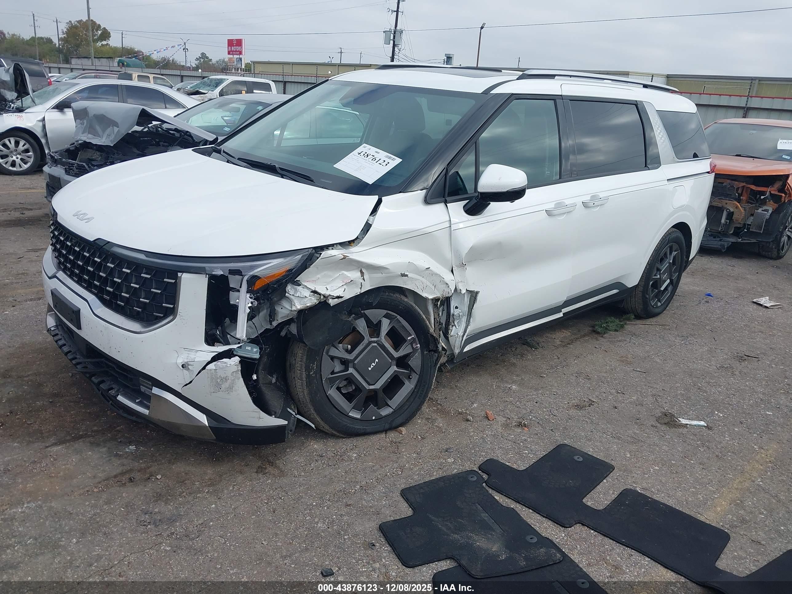 KIA CARNIVAL image 2