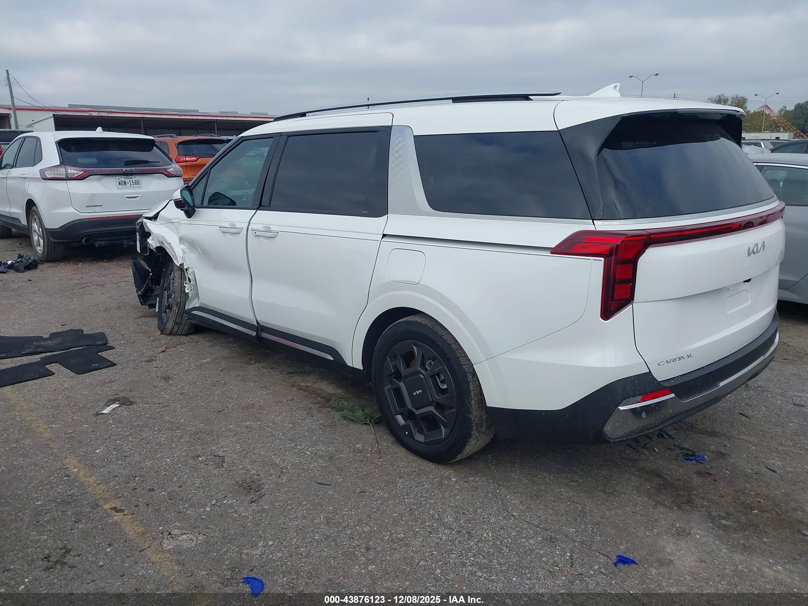 KIA CARNIVAL image 3