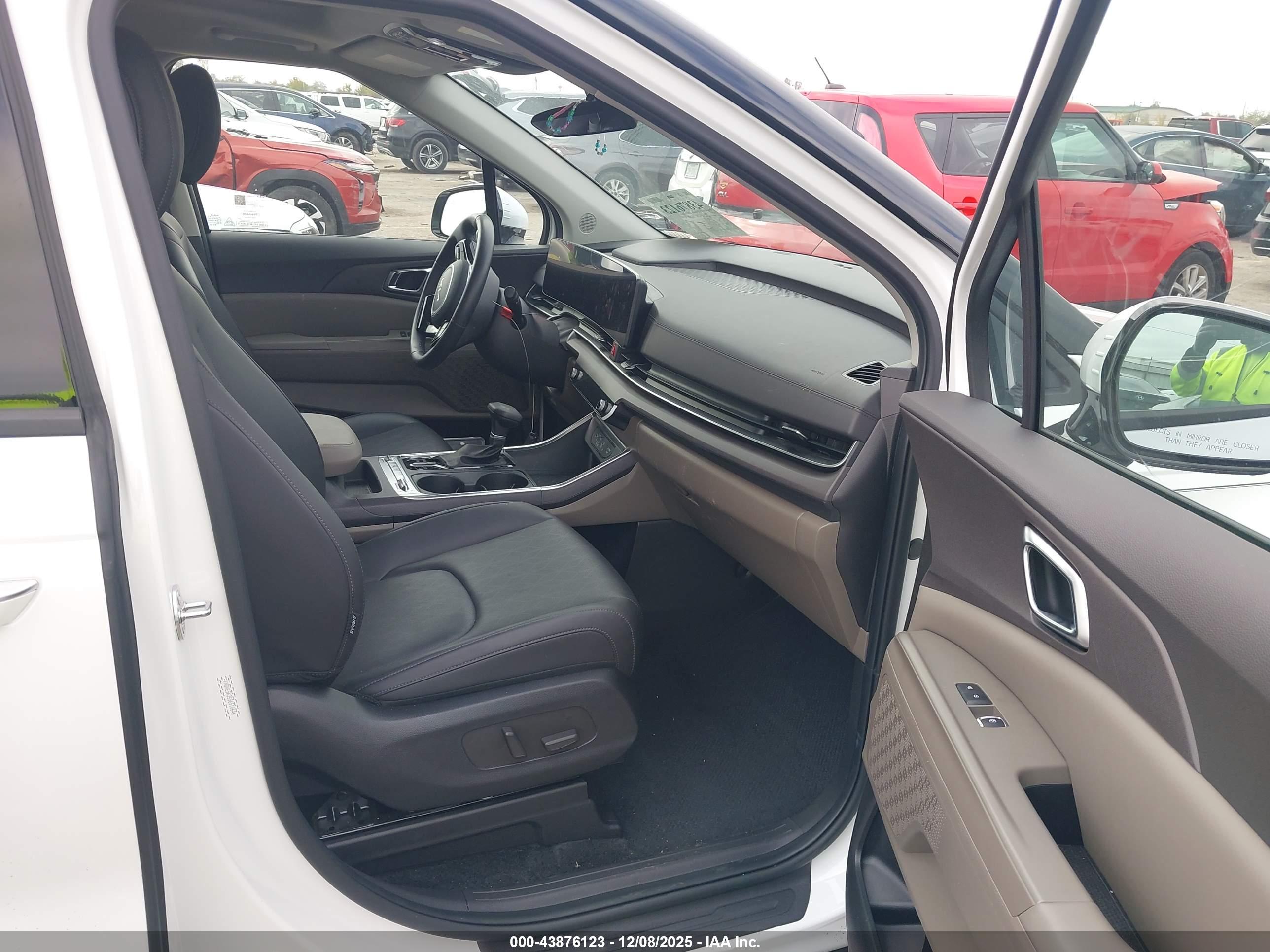 KIA CARNIVAL image 5