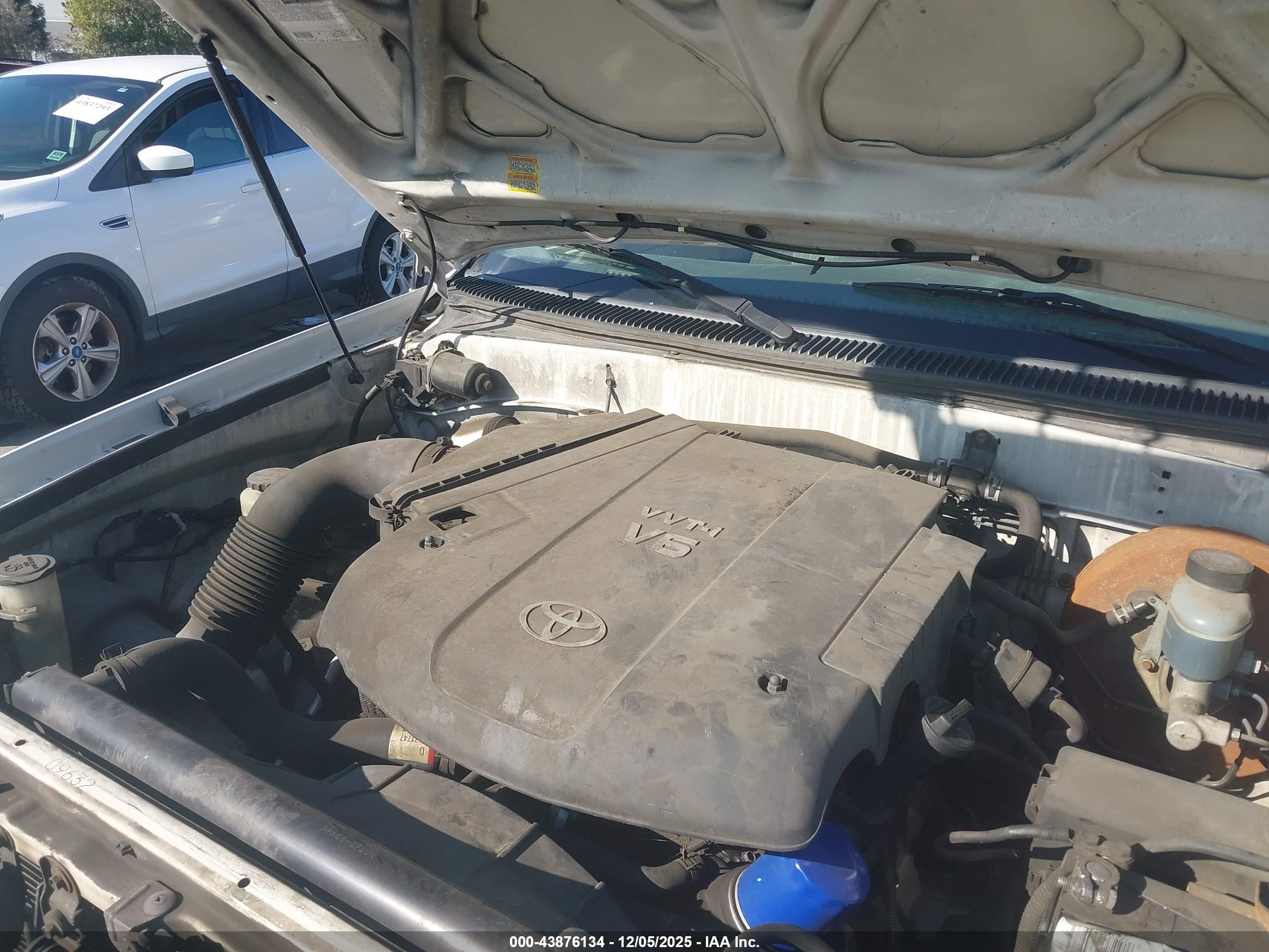 TOYOTA TUNDRA image 10