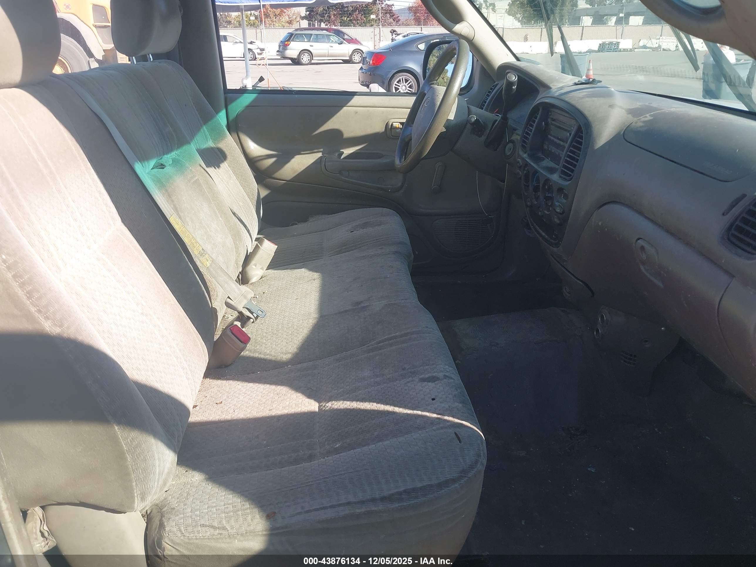TOYOTA TUNDRA image 8