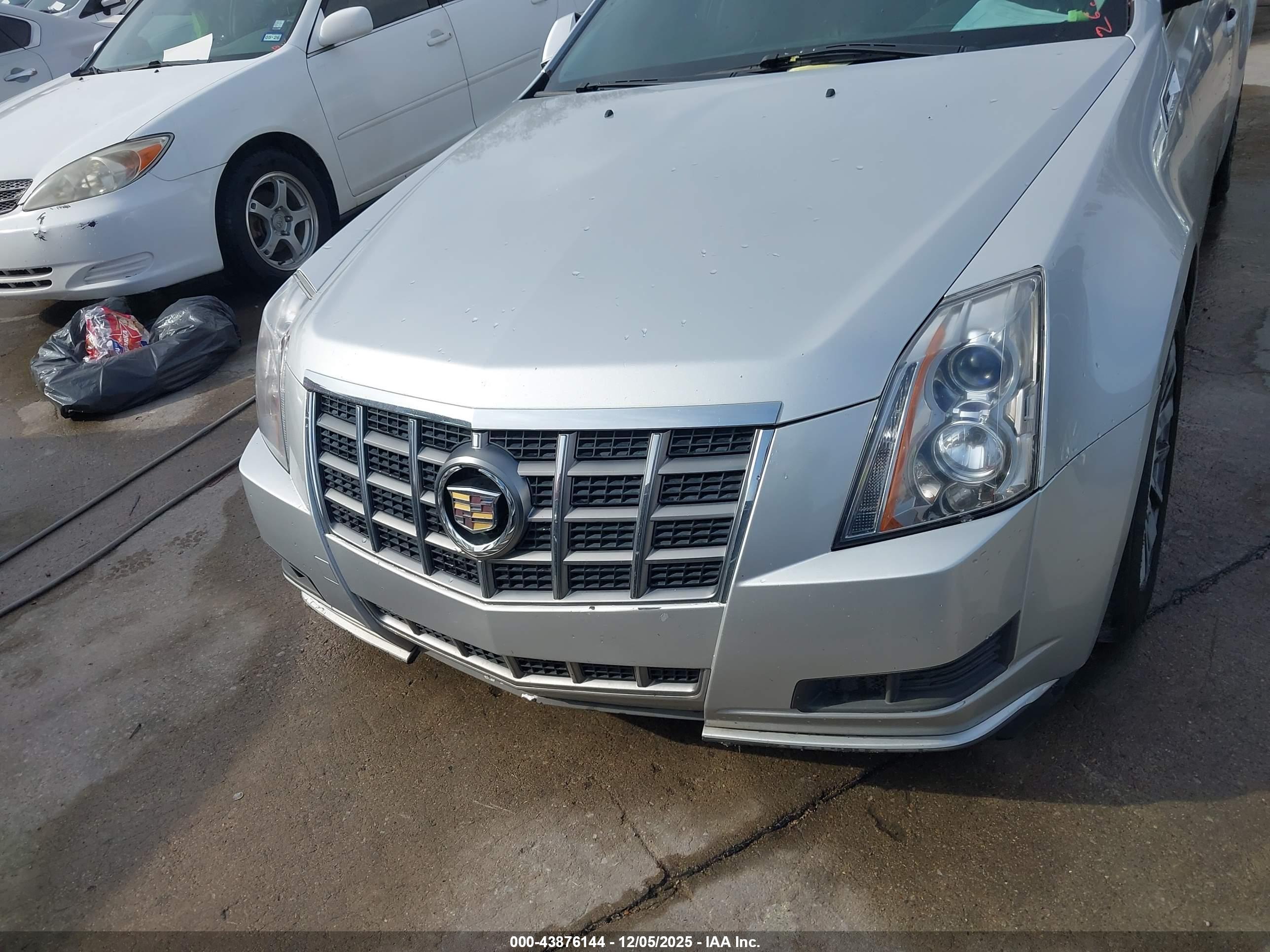 CADILLAC CTS image 6