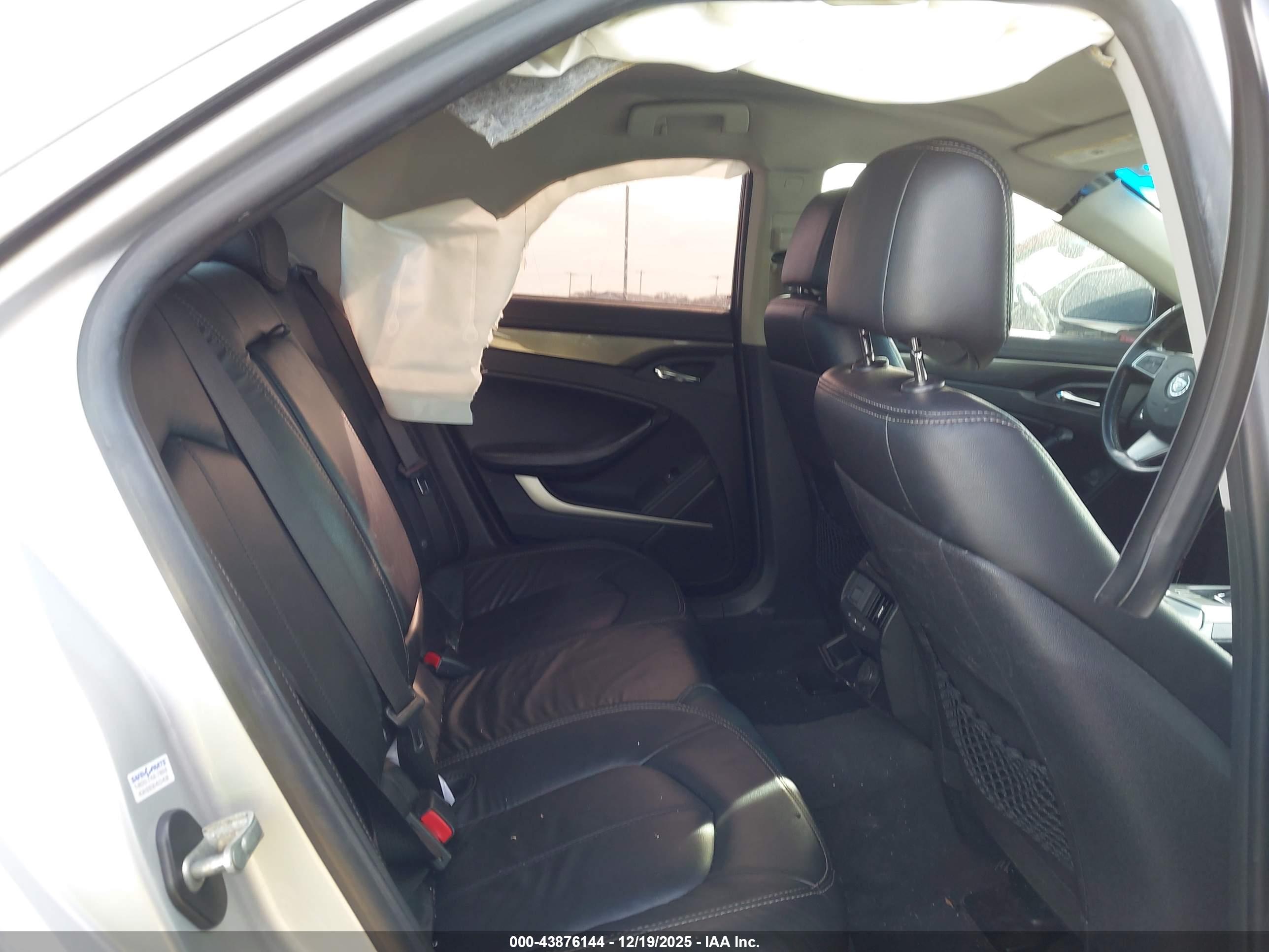 CADILLAC CTS image 8