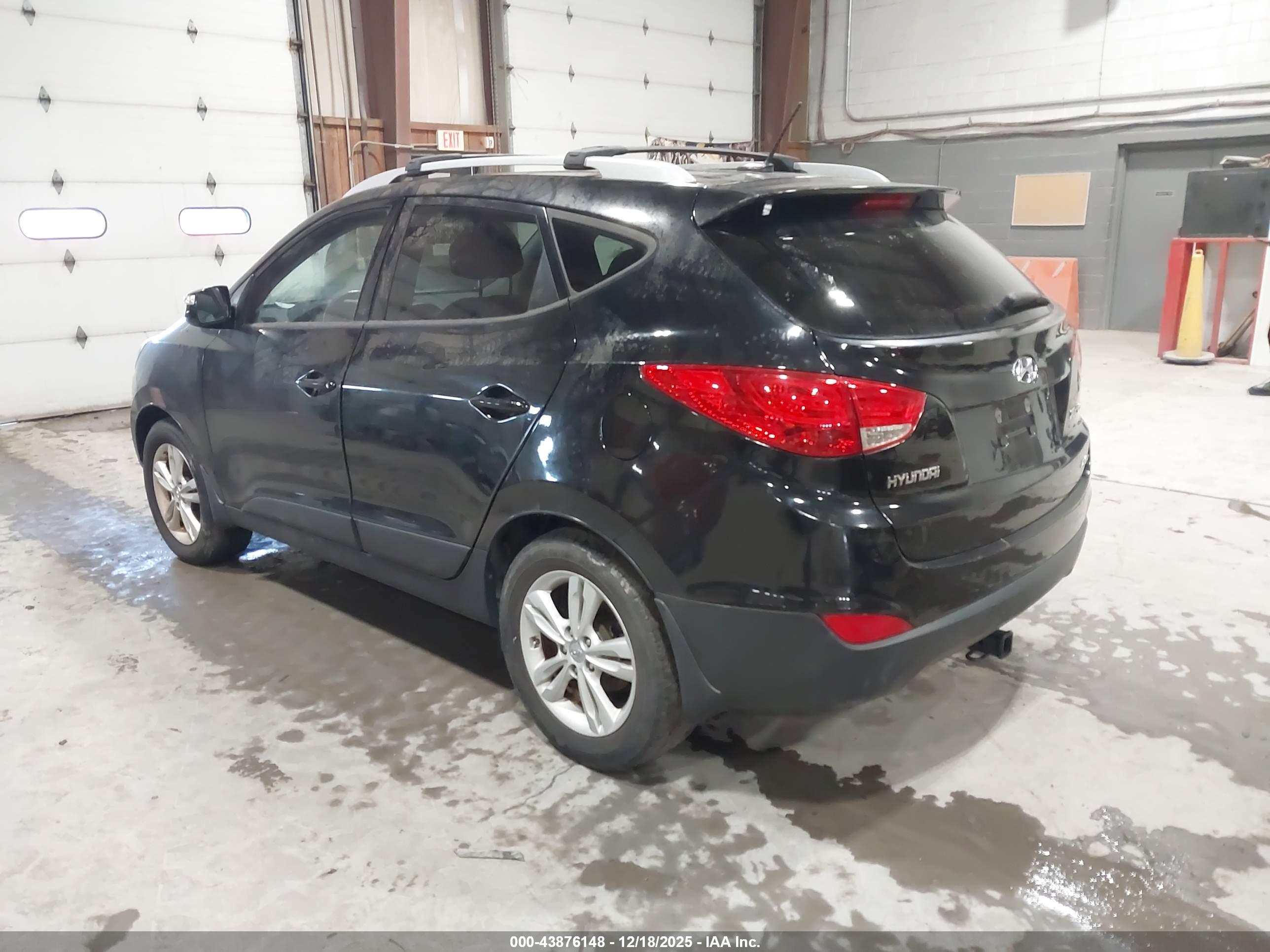 HYUNDAI TUCSON image 3