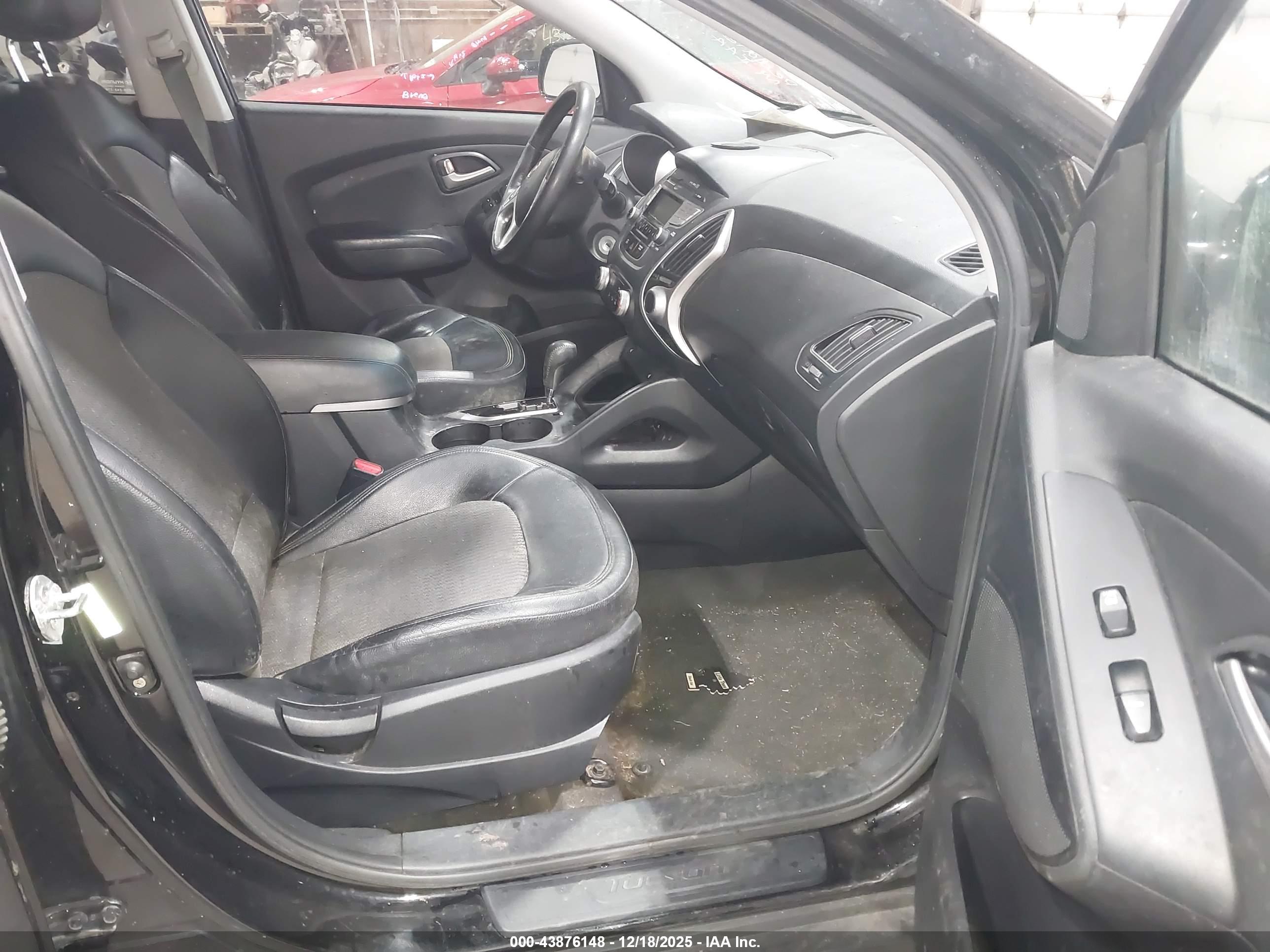 HYUNDAI TUCSON image 5
