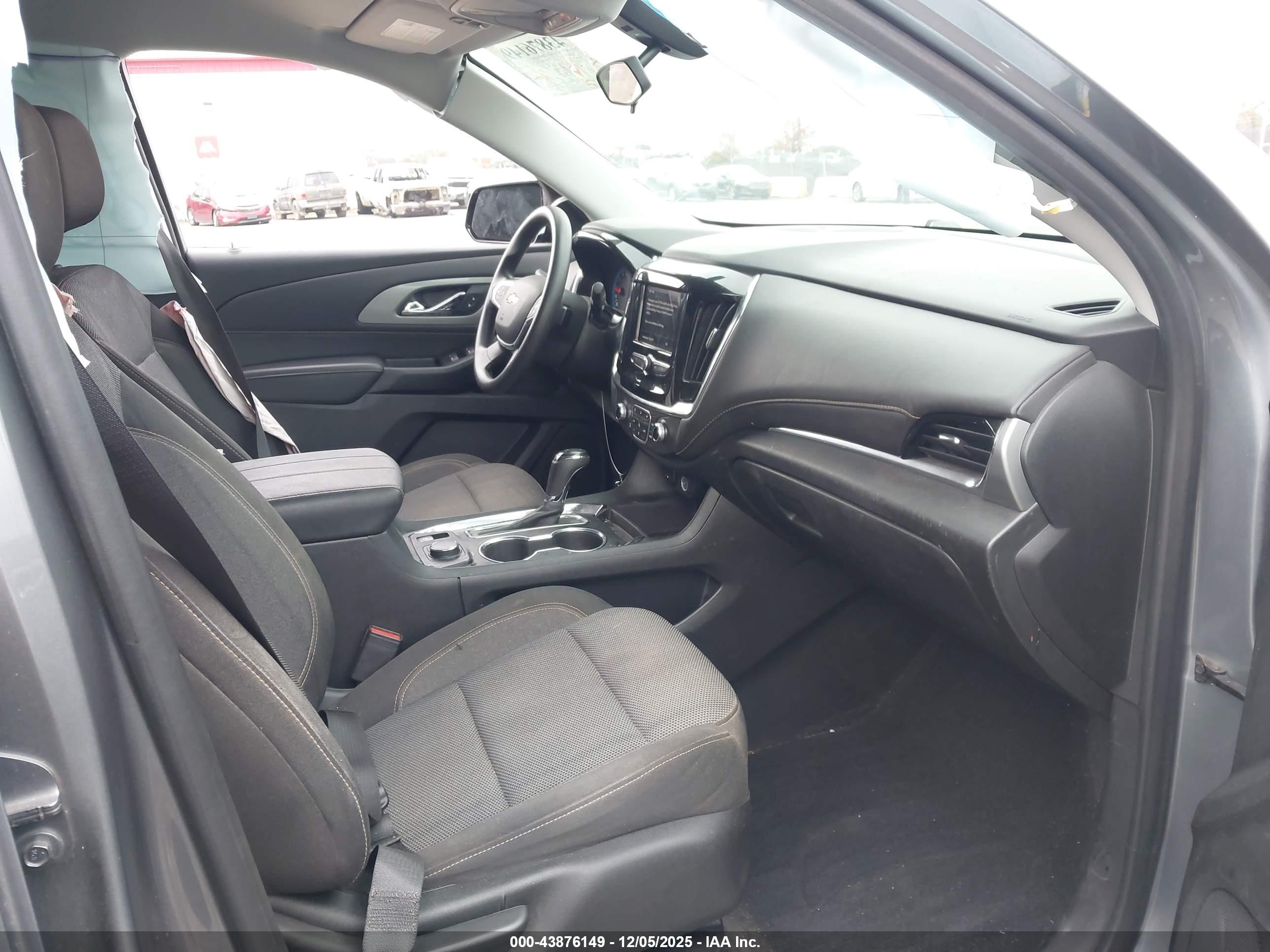 CHEVROLET TRAVERSE image 5
