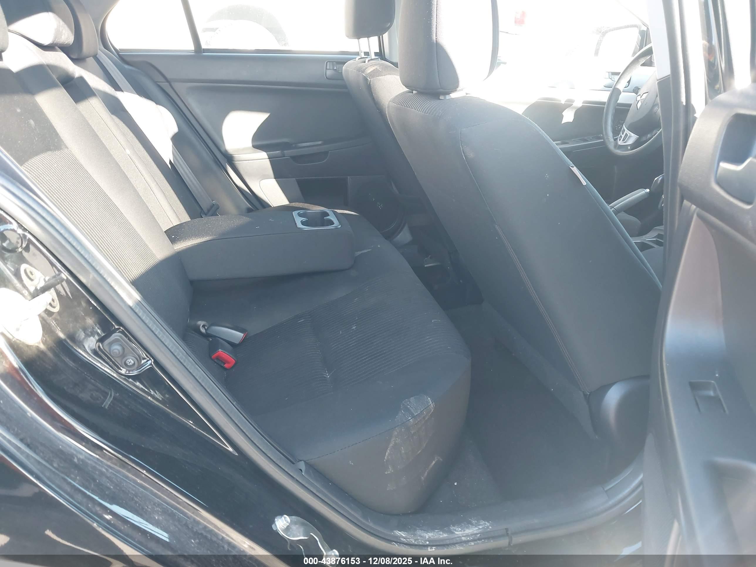 MITSUBISHI LANCER image 8