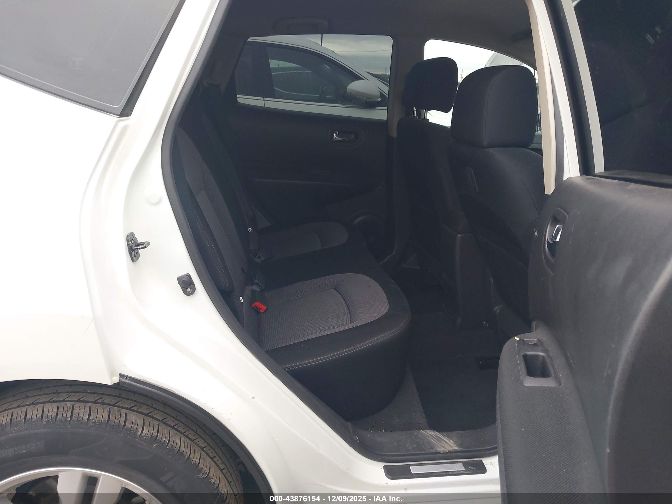 NISSAN ROGUE image 8