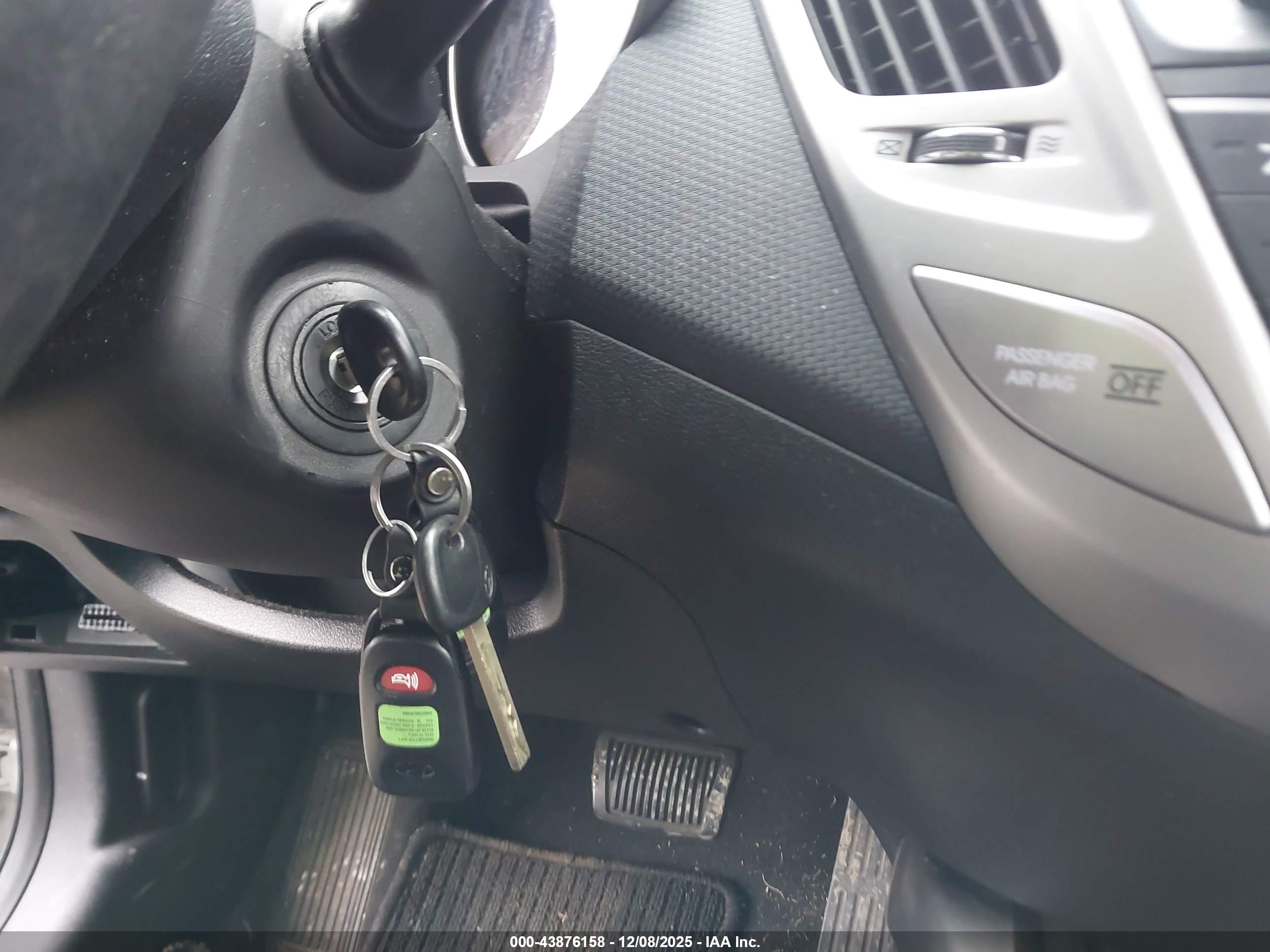 HYUNDAI VELOSTER image 11