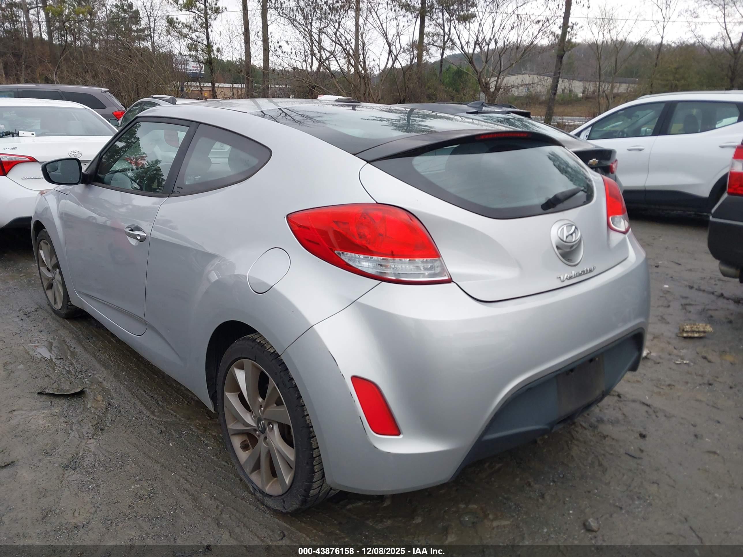 HYUNDAI VELOSTER image 3