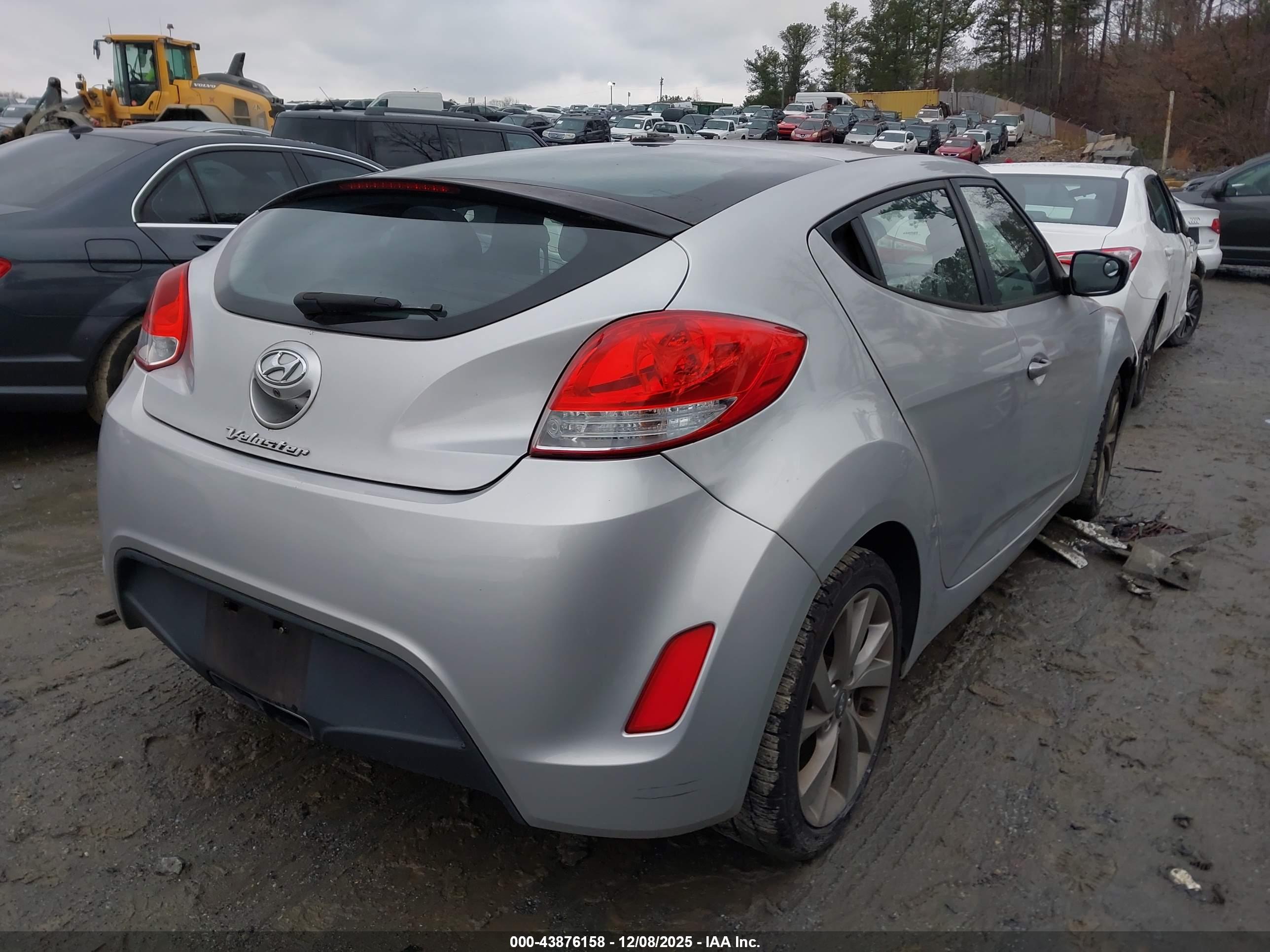 HYUNDAI VELOSTER image 4