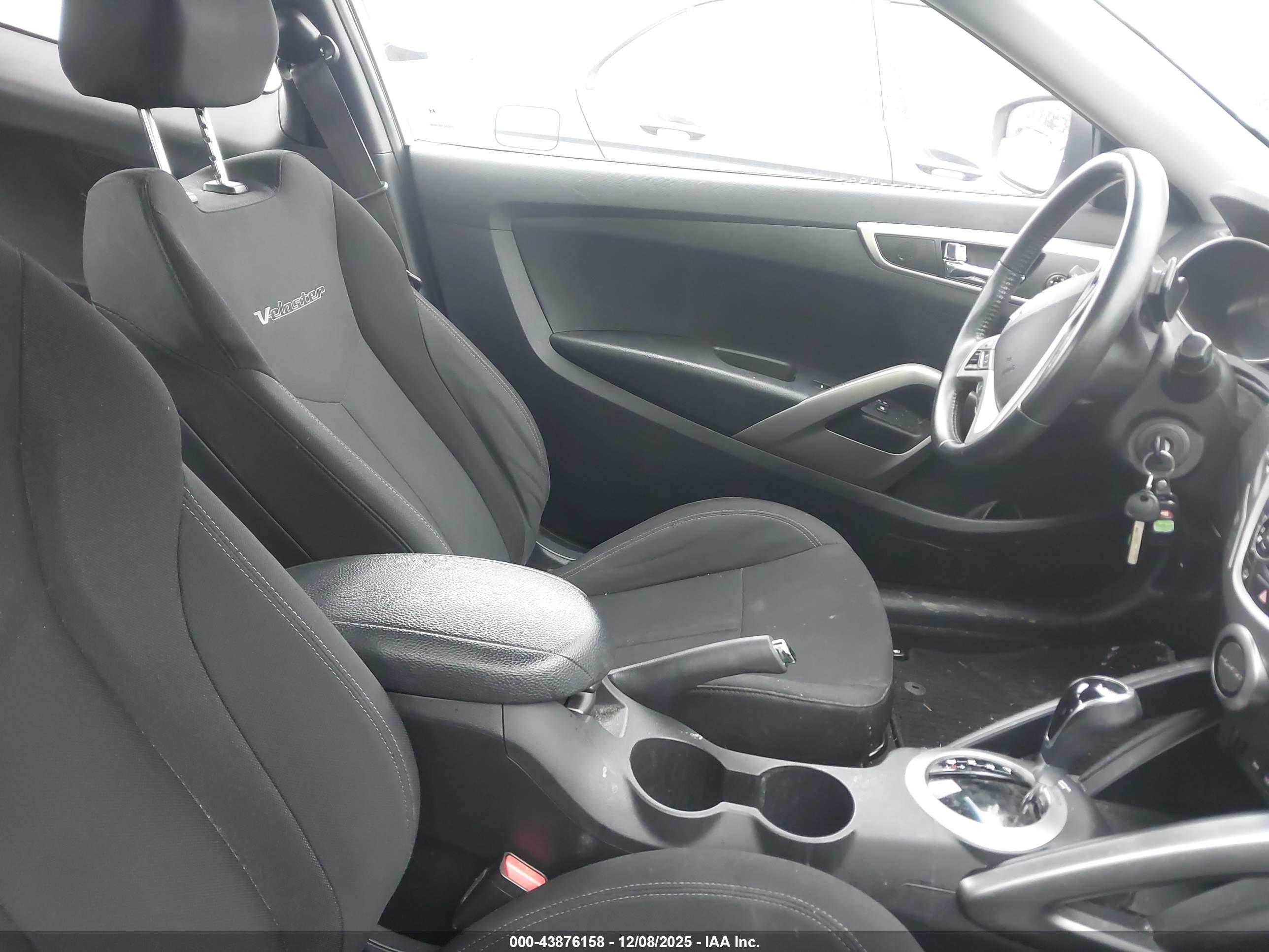 HYUNDAI VELOSTER image 5