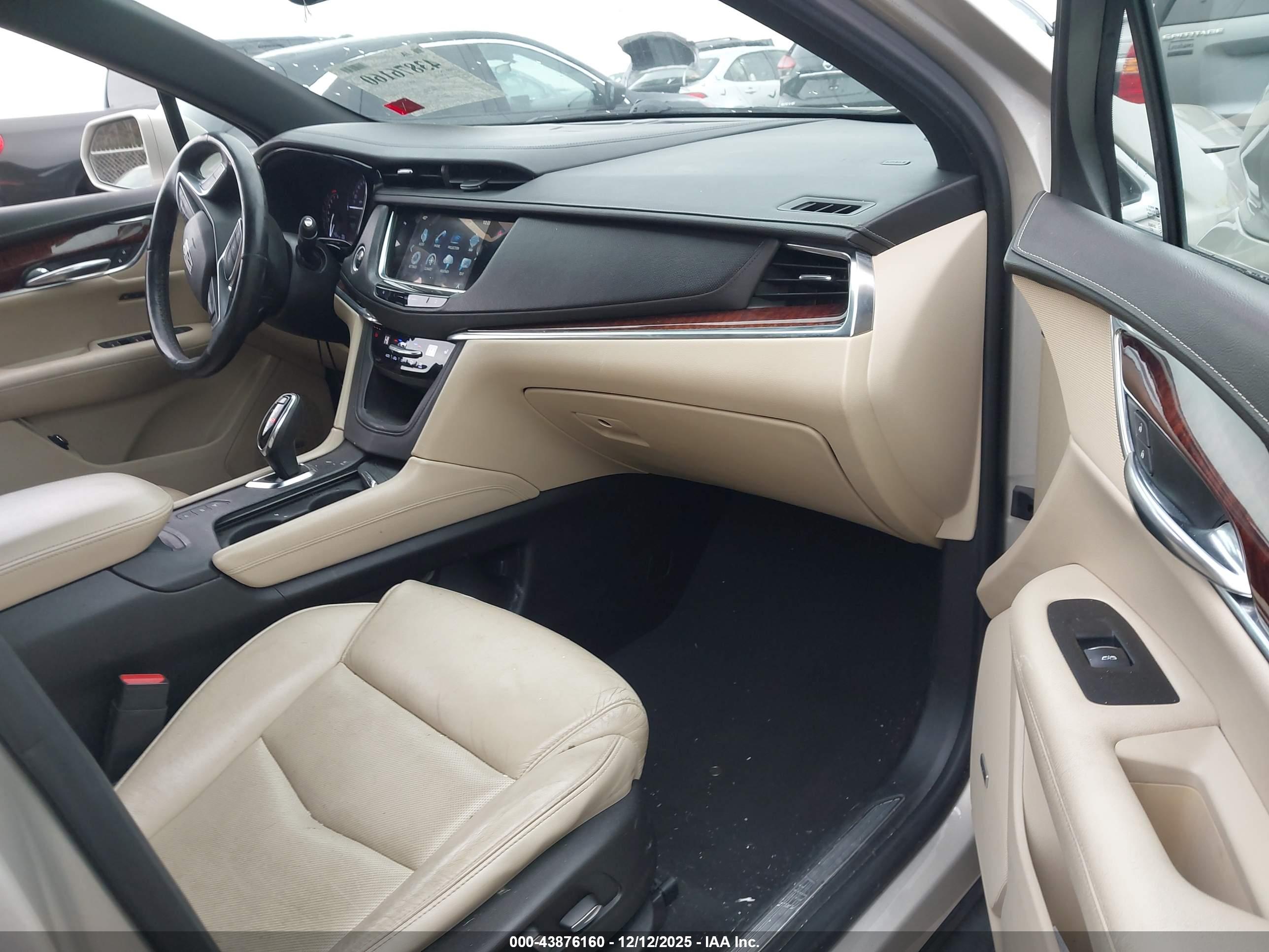 CADILLAC XT5 image 5