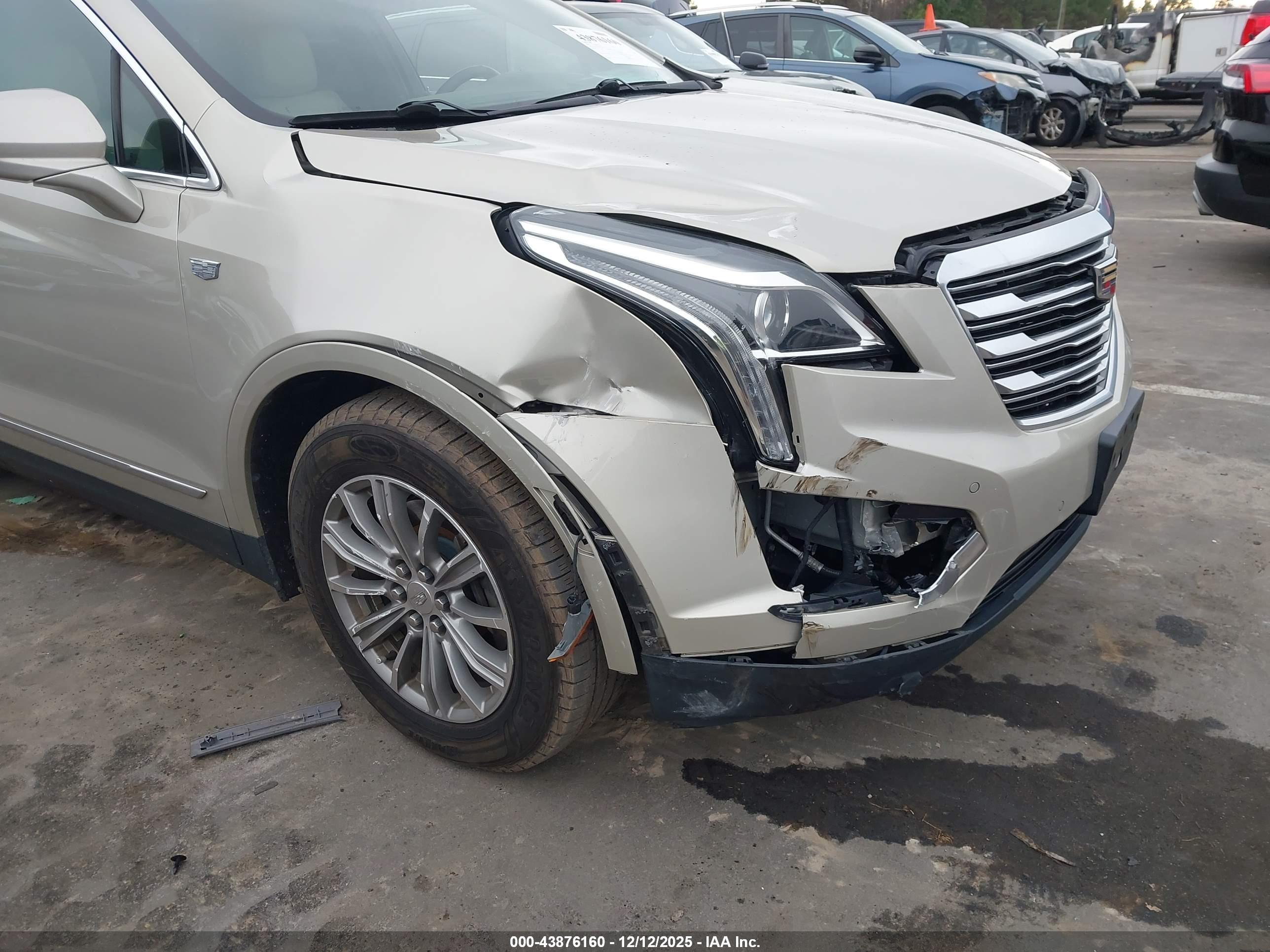 CADILLAC XT5 image 6