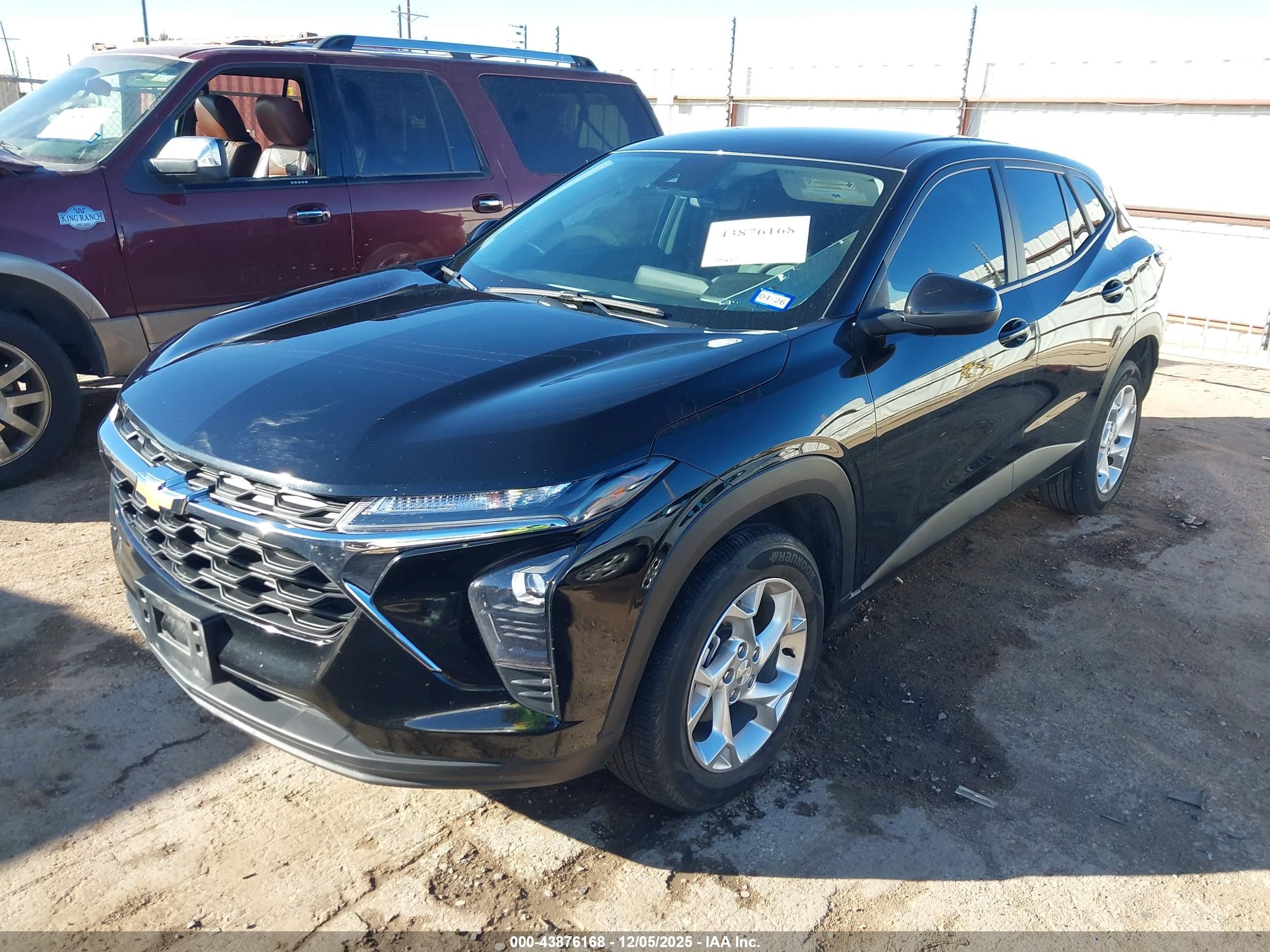 CHEVROLET TRAX image 2