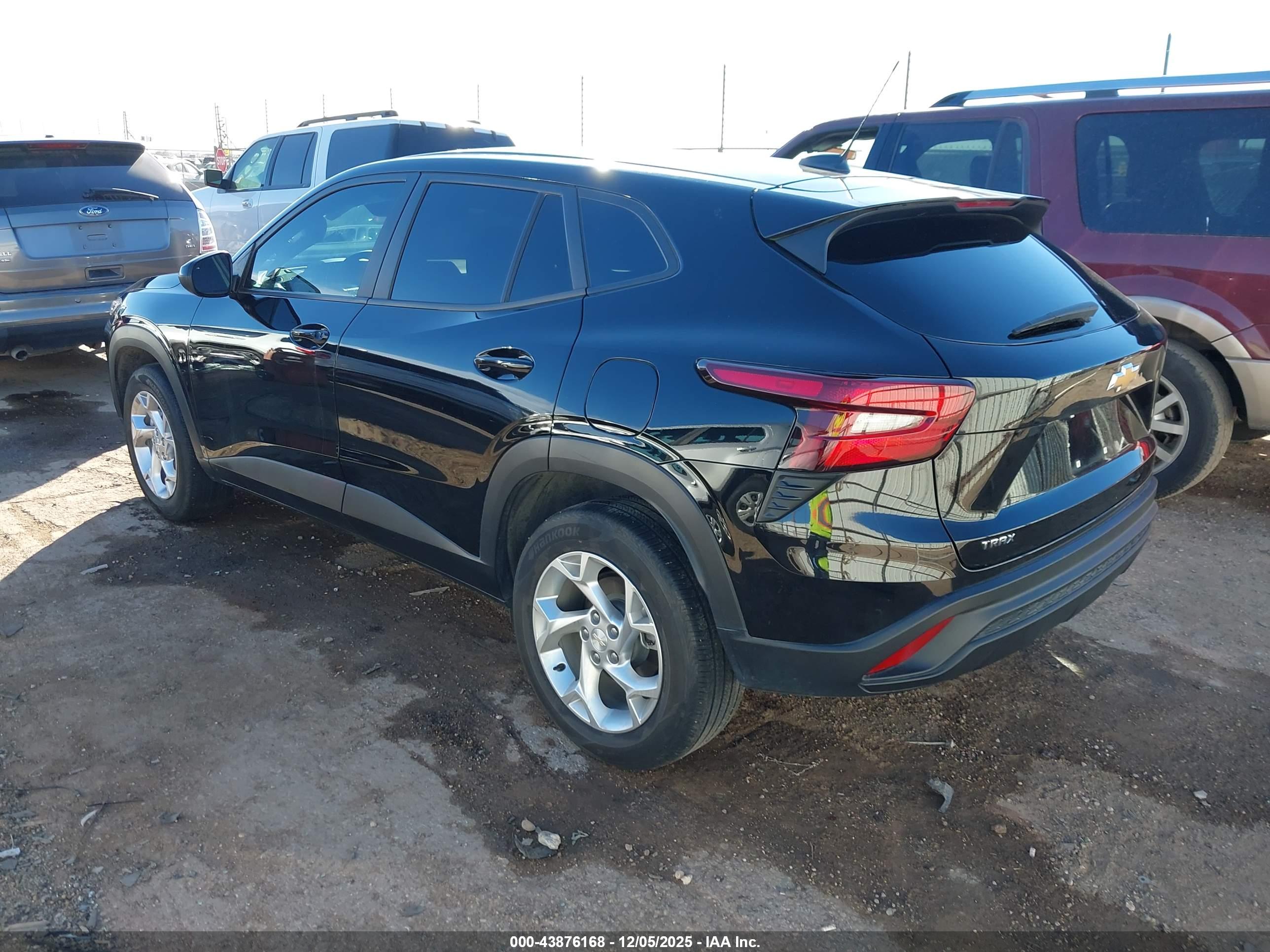 CHEVROLET TRAX image 3