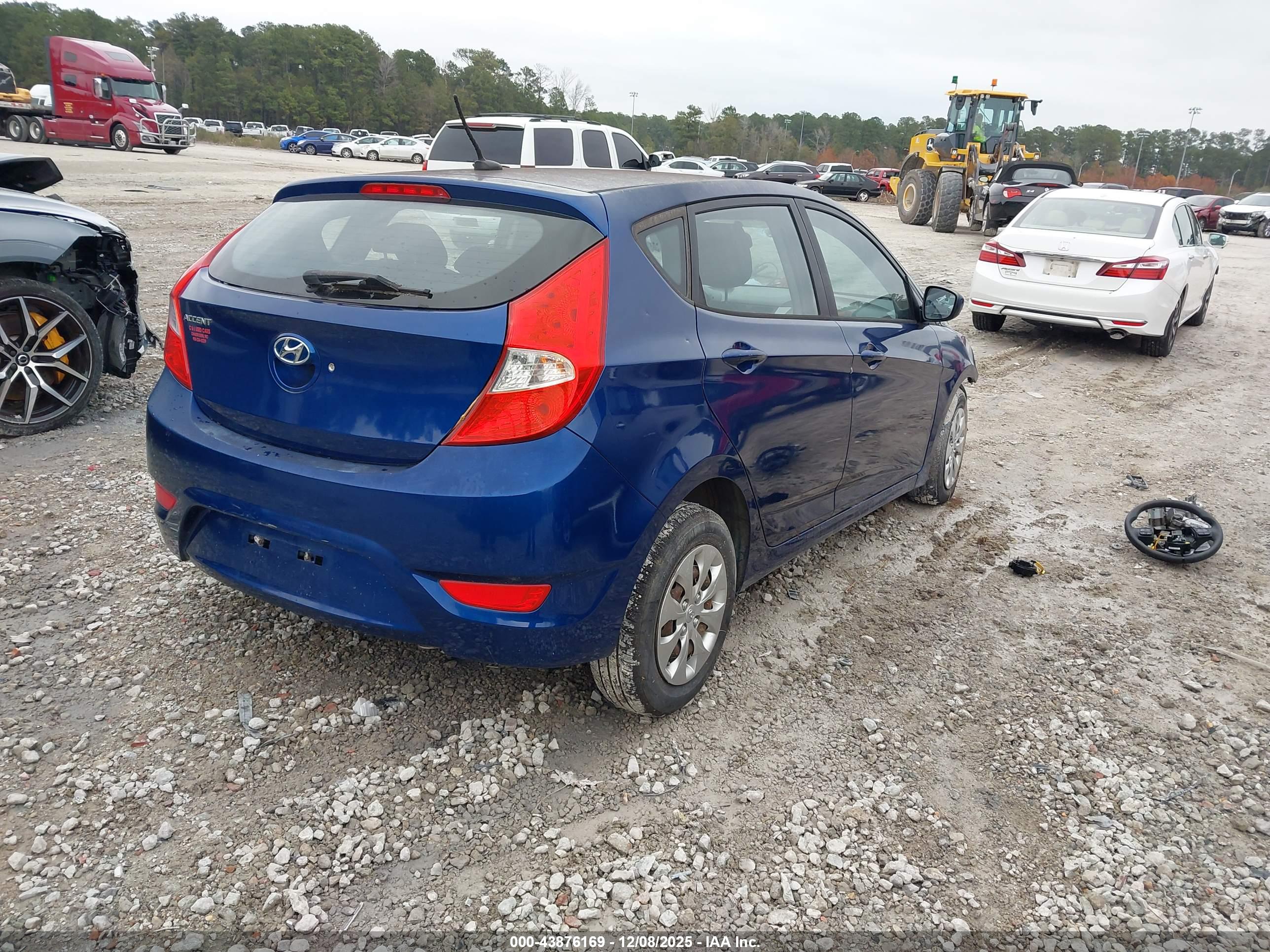 HYUNDAI ACCENT image 4