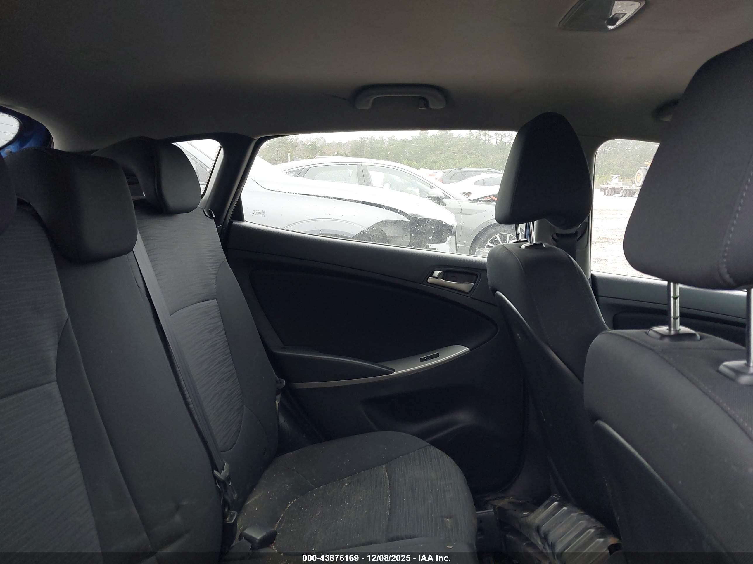 HYUNDAI ACCENT image 8