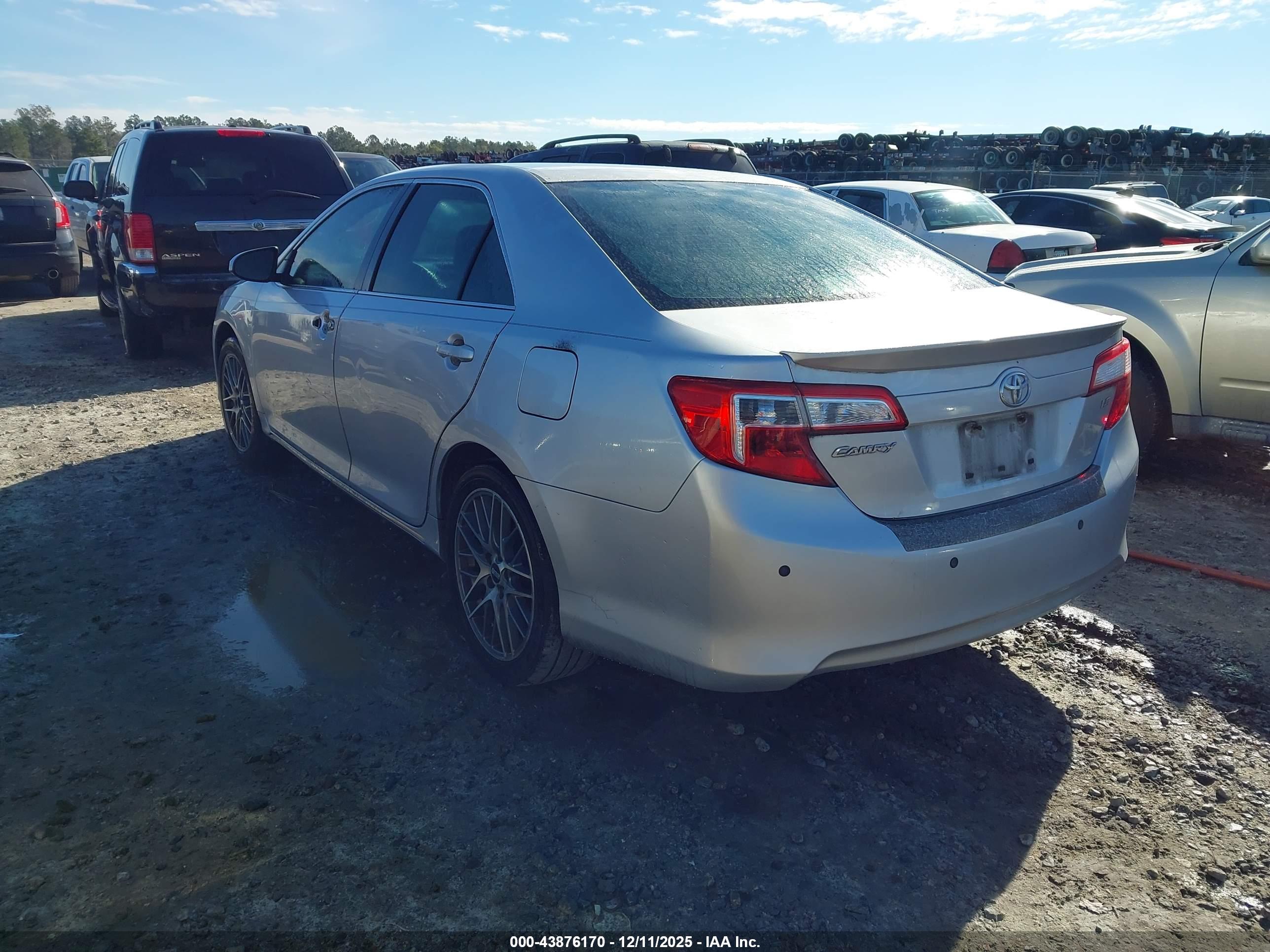 TOYOTA CAMRY image 3