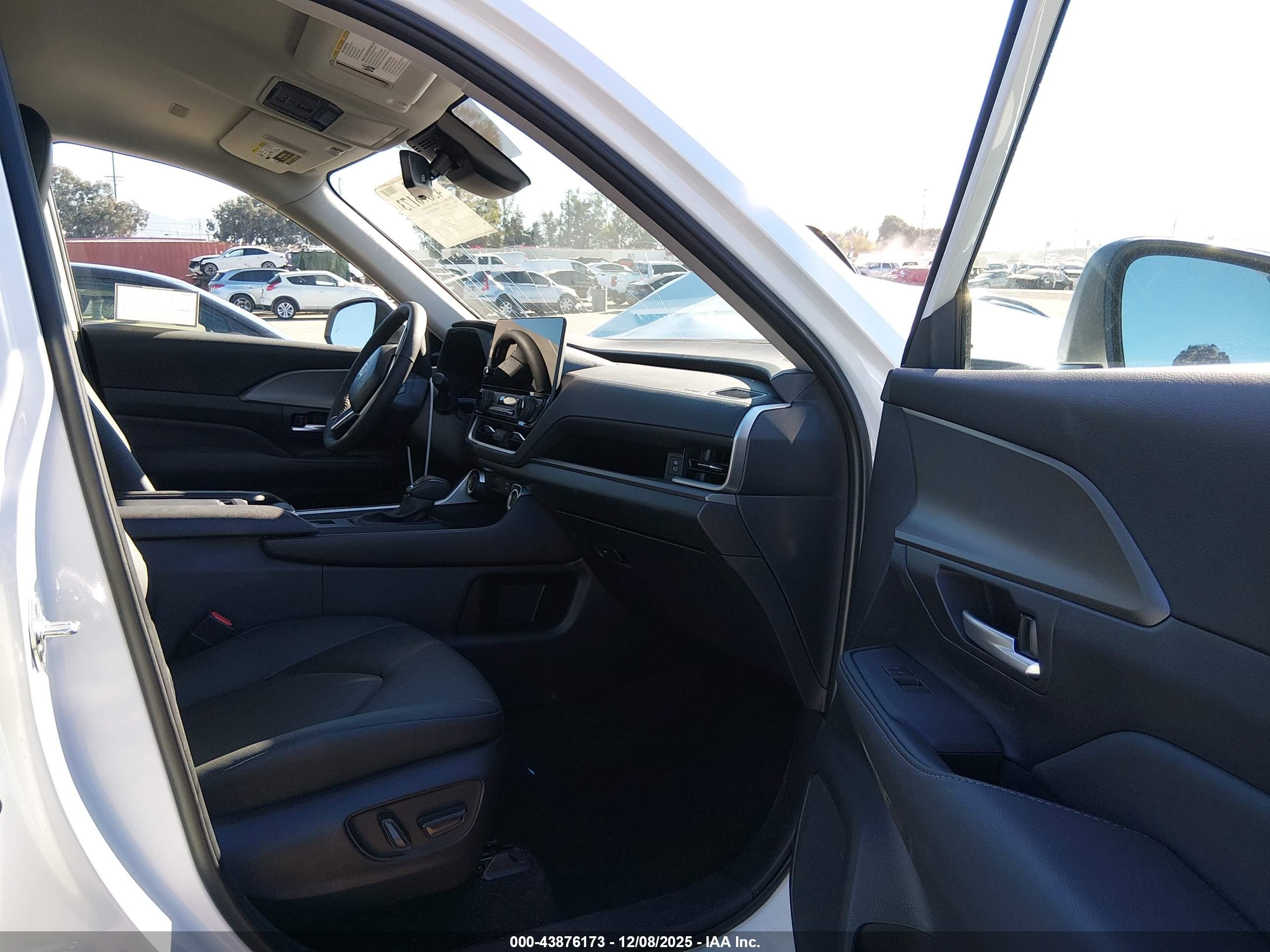 TOYOTA GRAND image 5