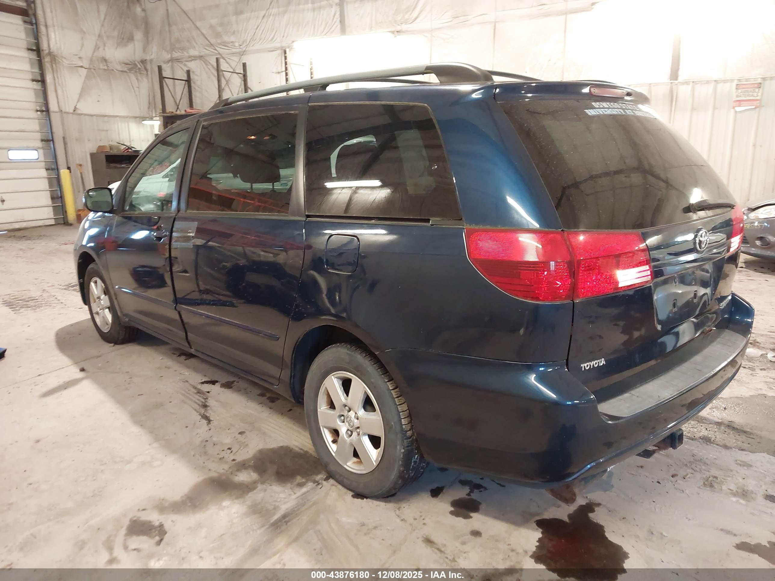 TOYOTA SIENNA image 3