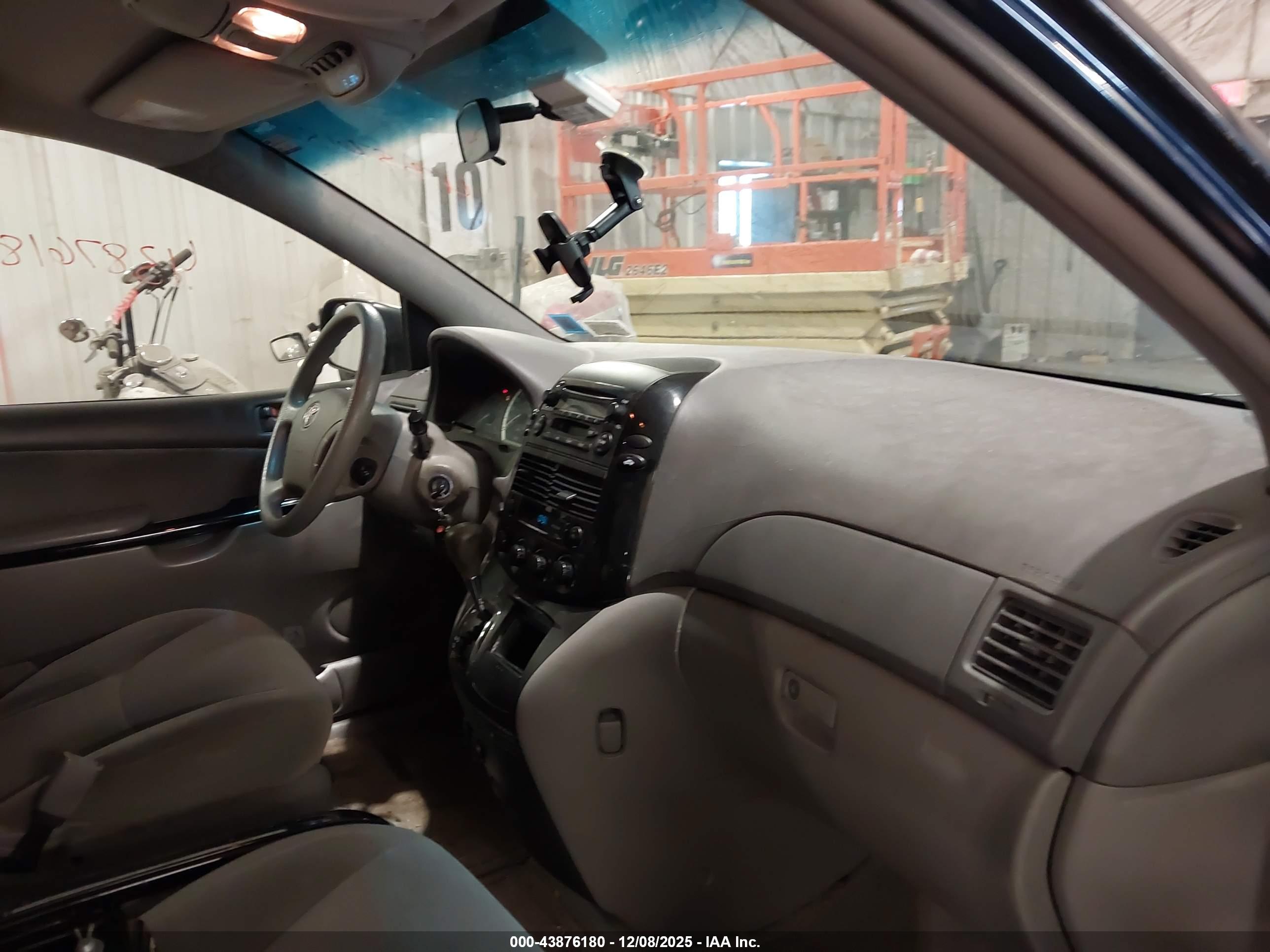 TOYOTA SIENNA image 5