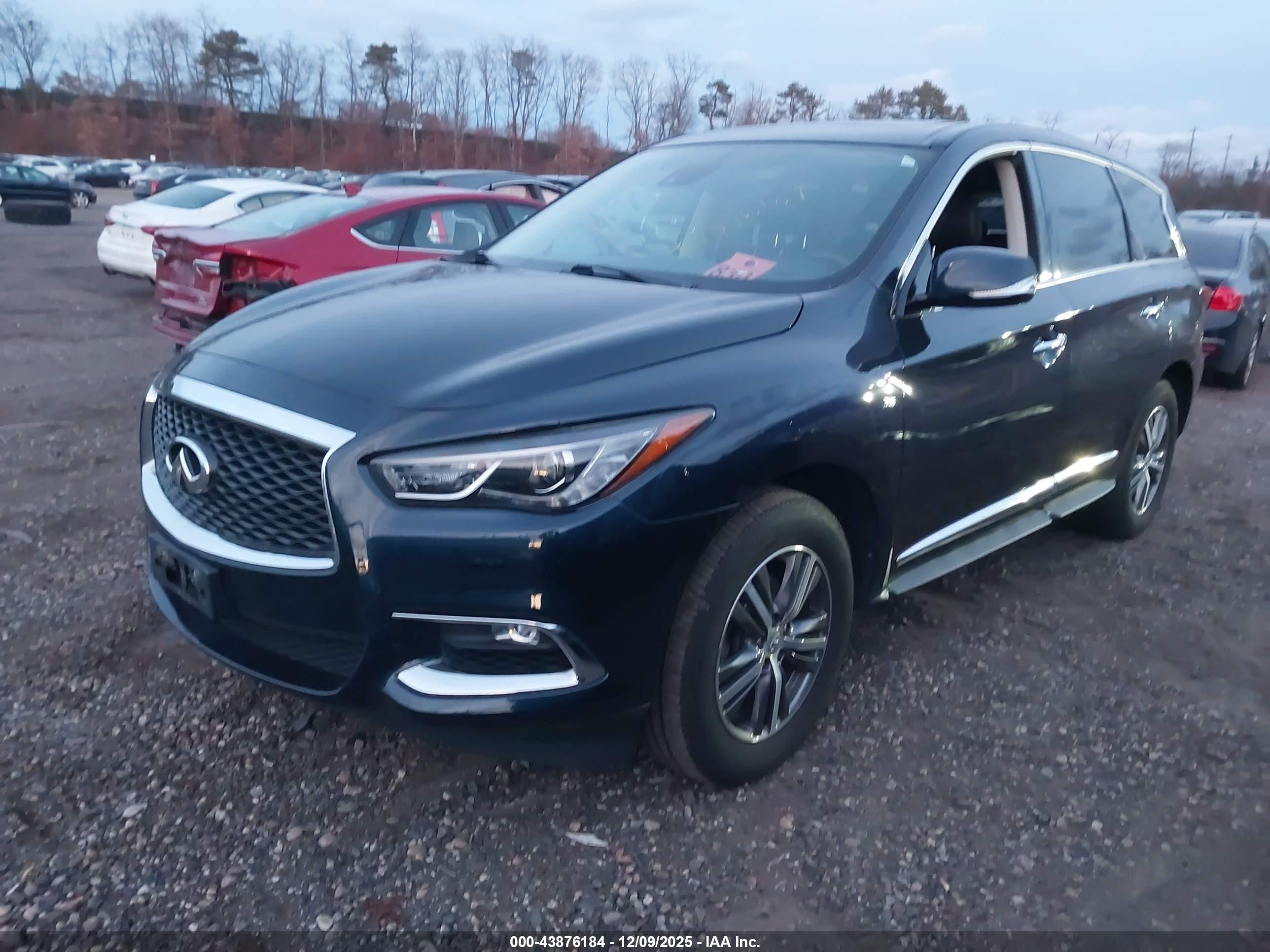 INFINITI QX60 image 2