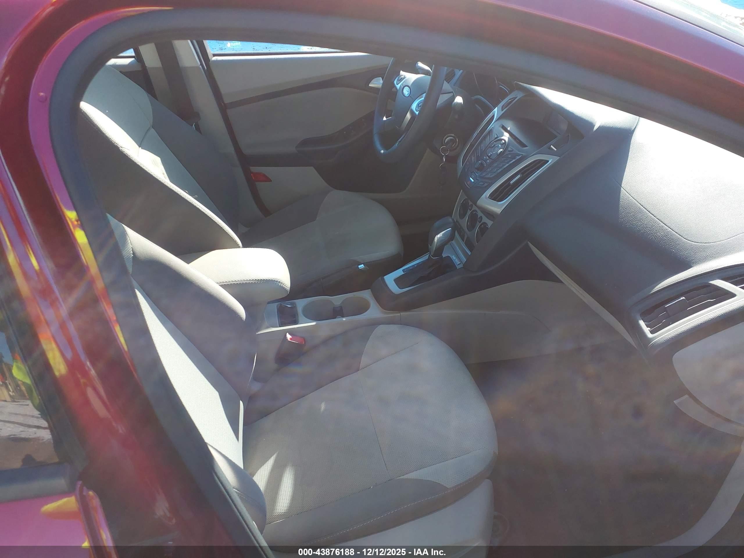 FORD FOCUS image 5