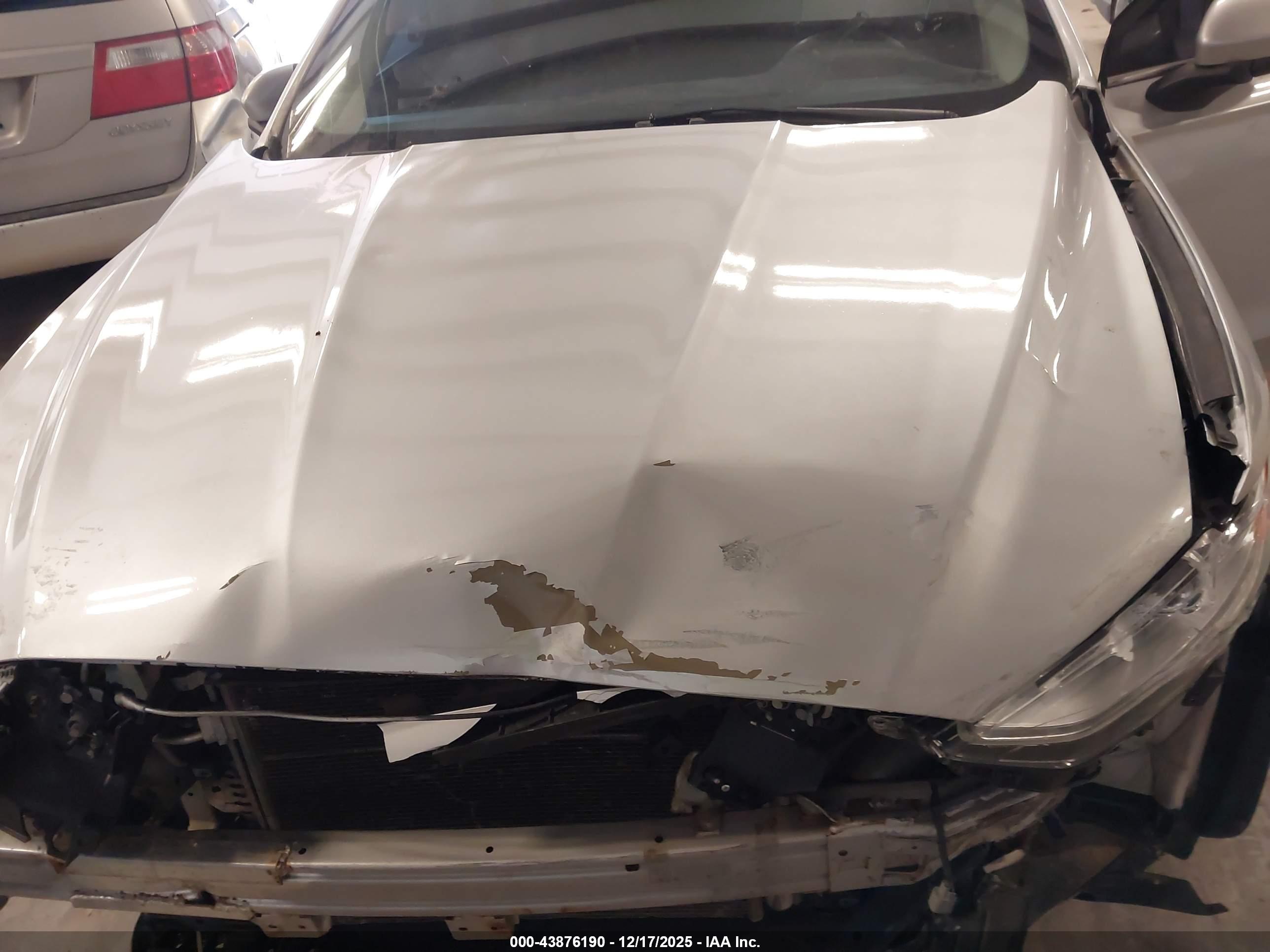 FORD FUSION image 10