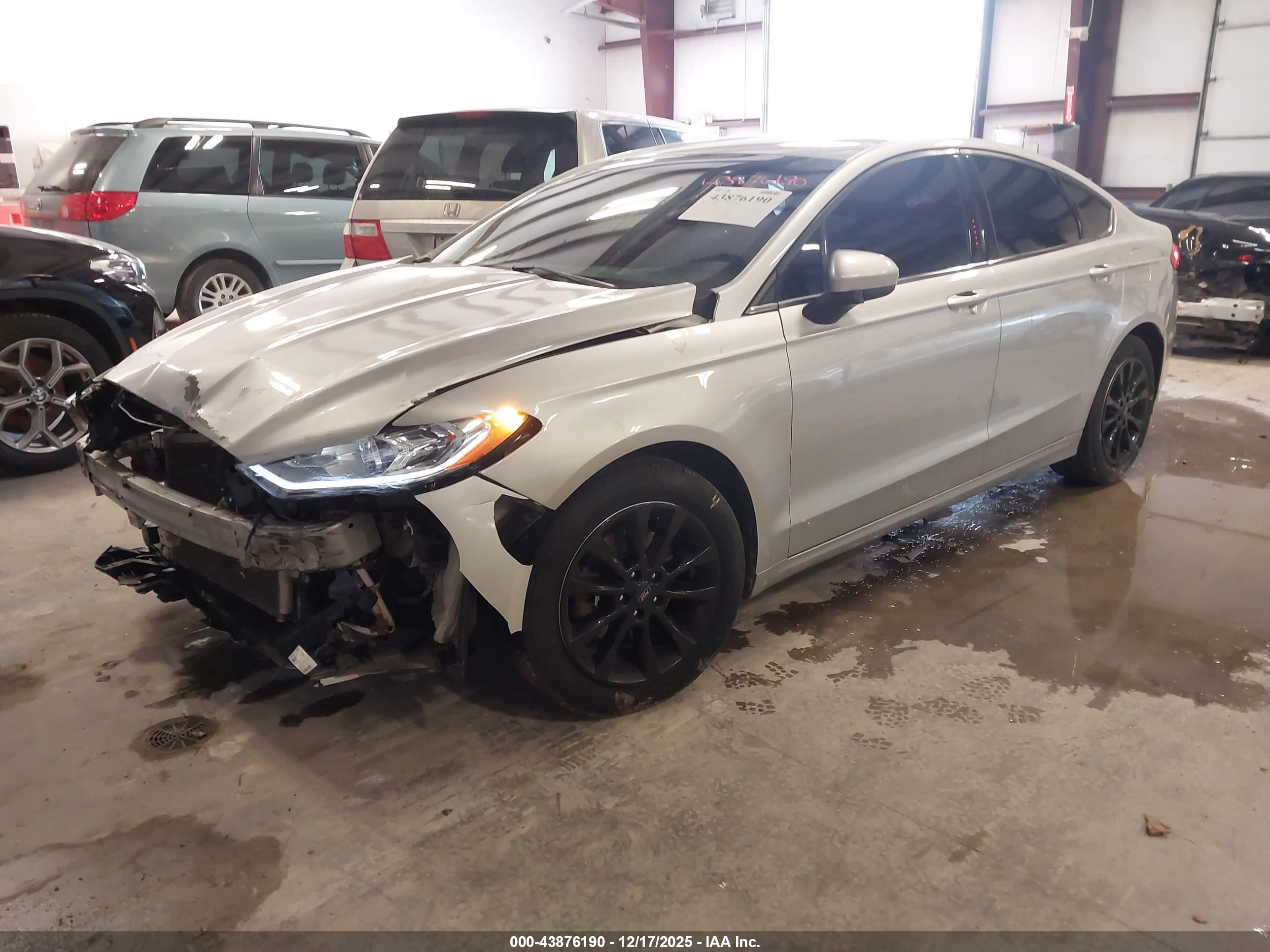 FORD FUSION image 2