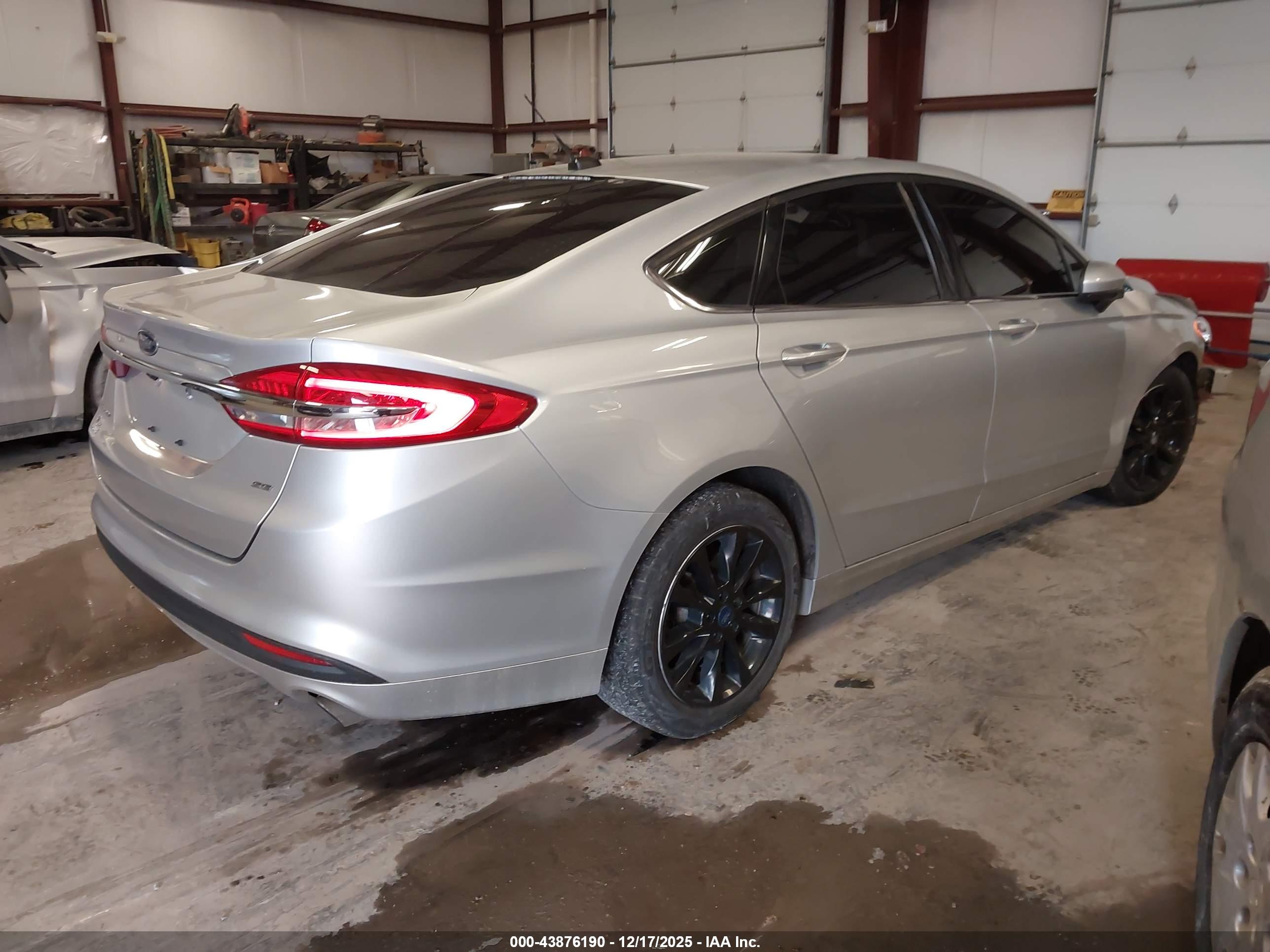 FORD FUSION image 4