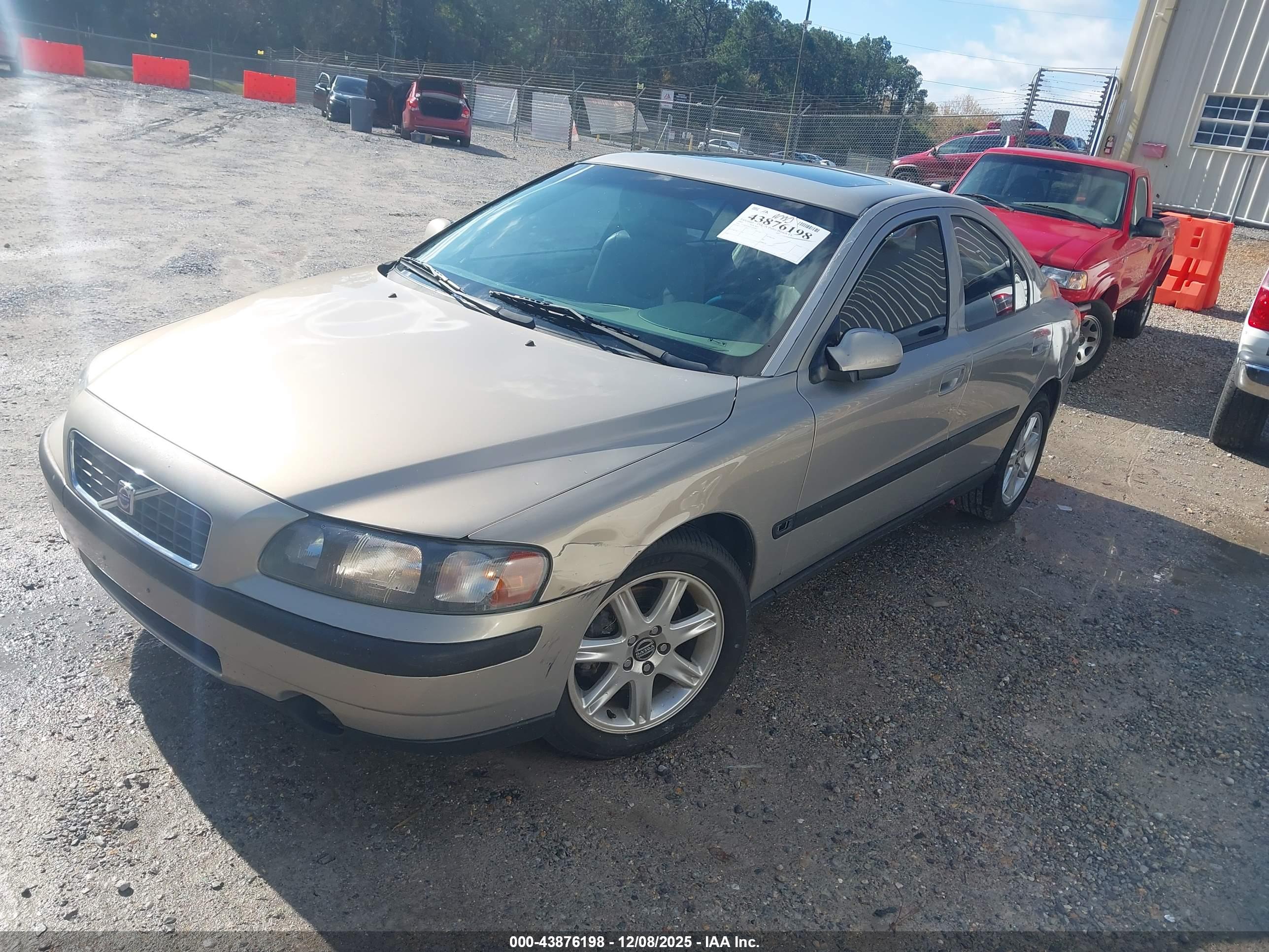 VOLVO S60 image 2