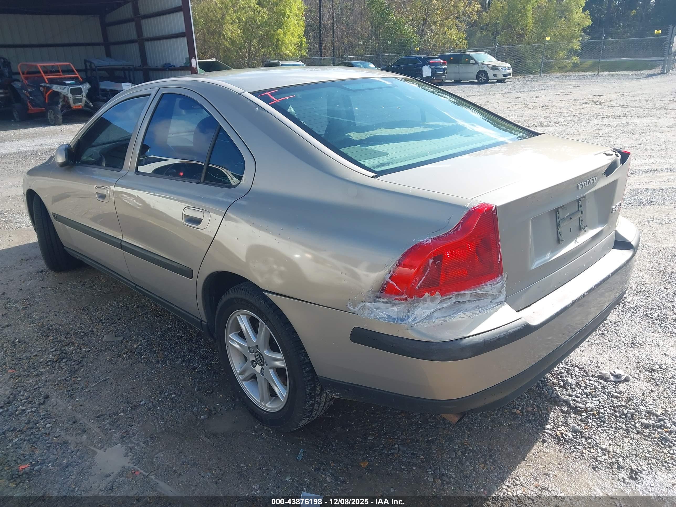 VOLVO S60 image 3