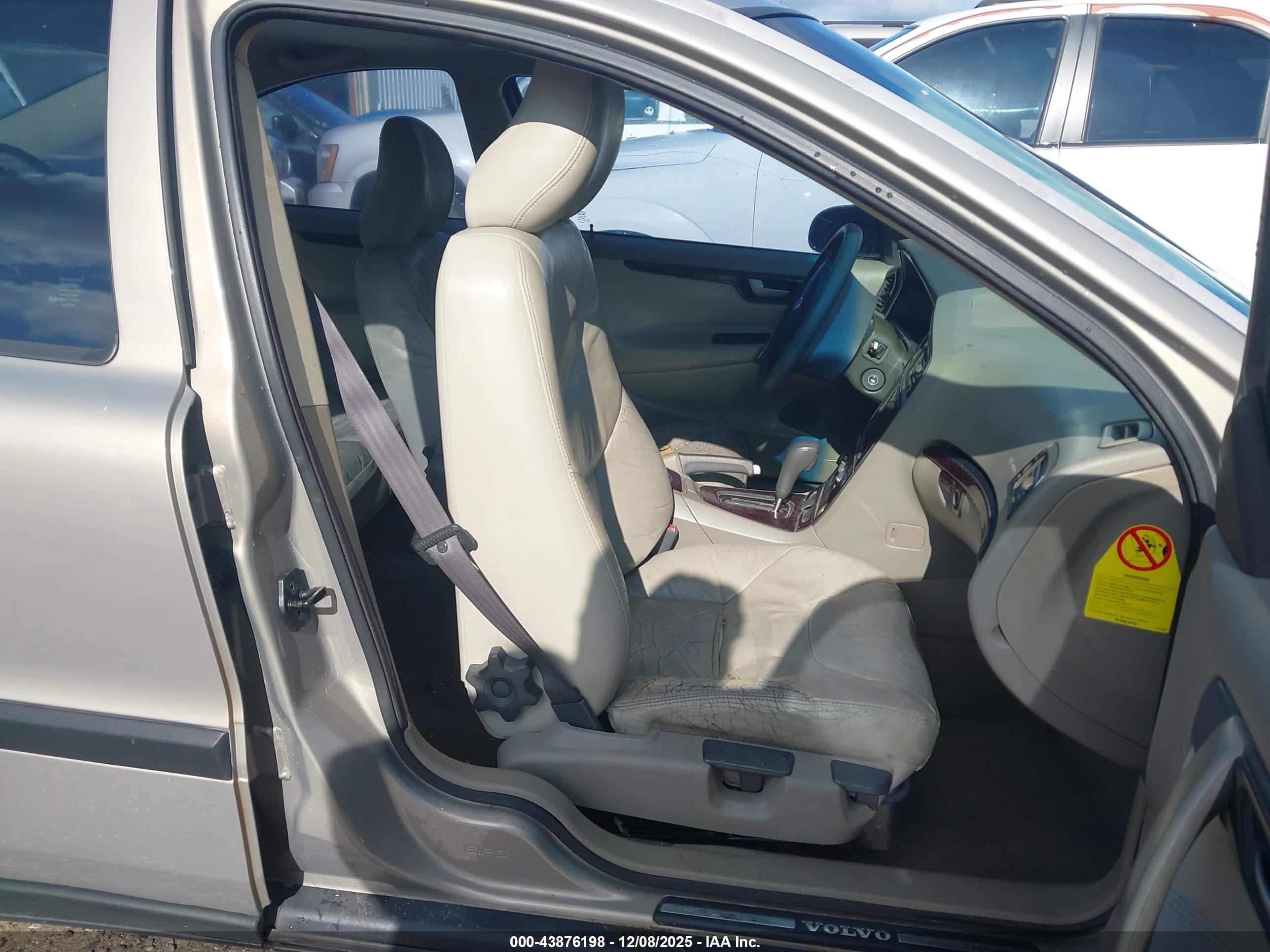 VOLVO S60 image 5