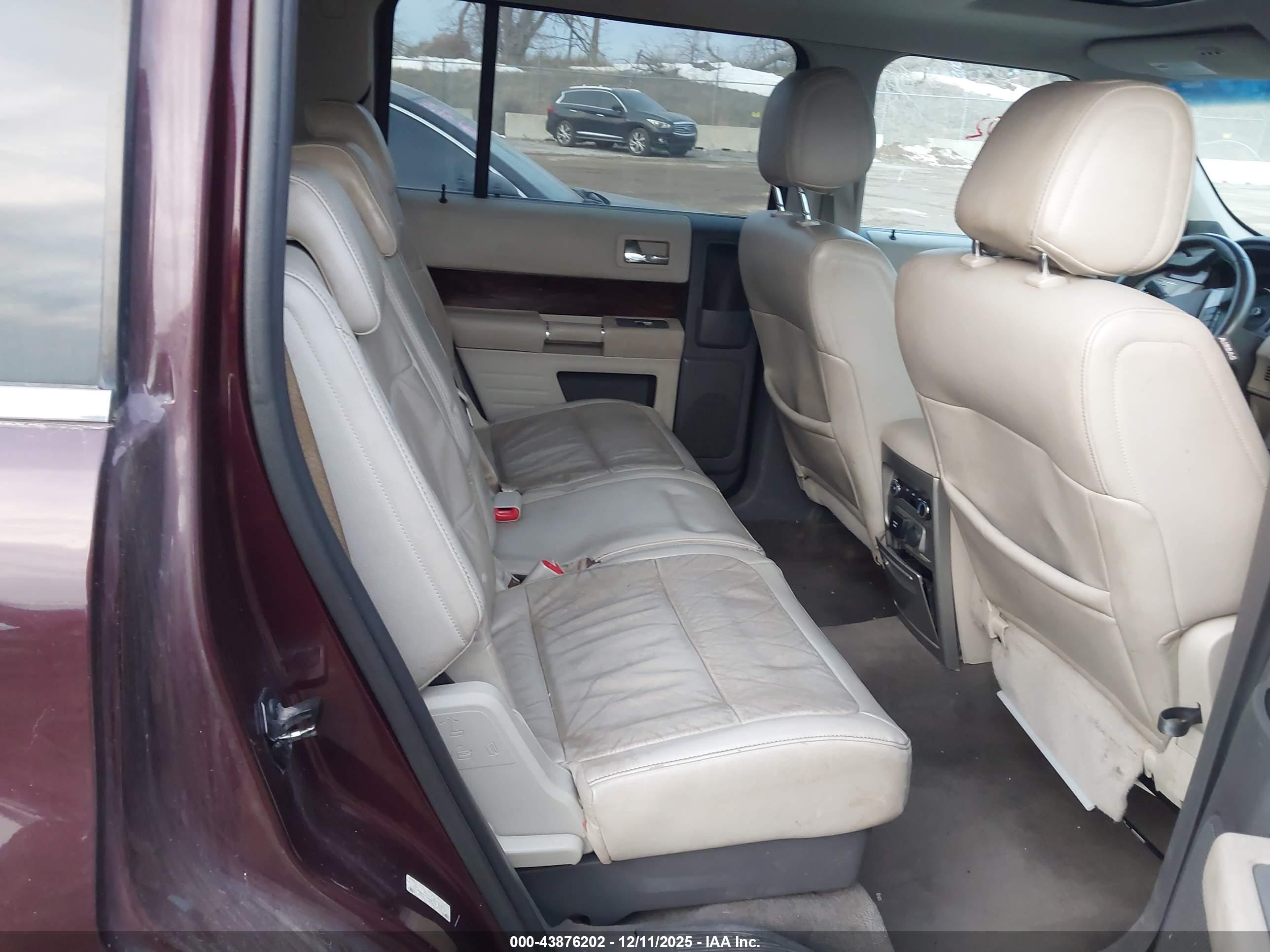 FORD FLEX image 8