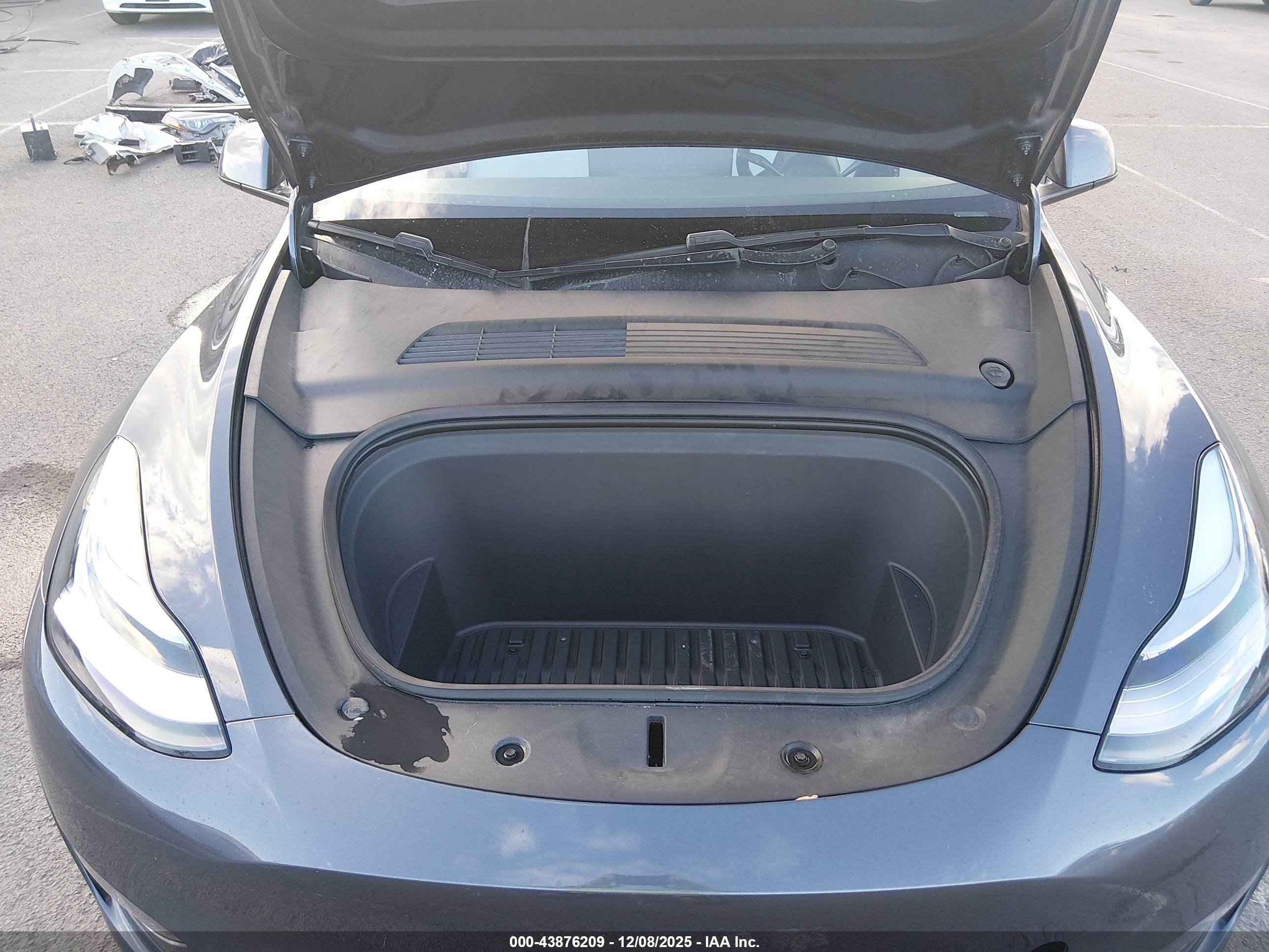 TESLA MODEL image 10