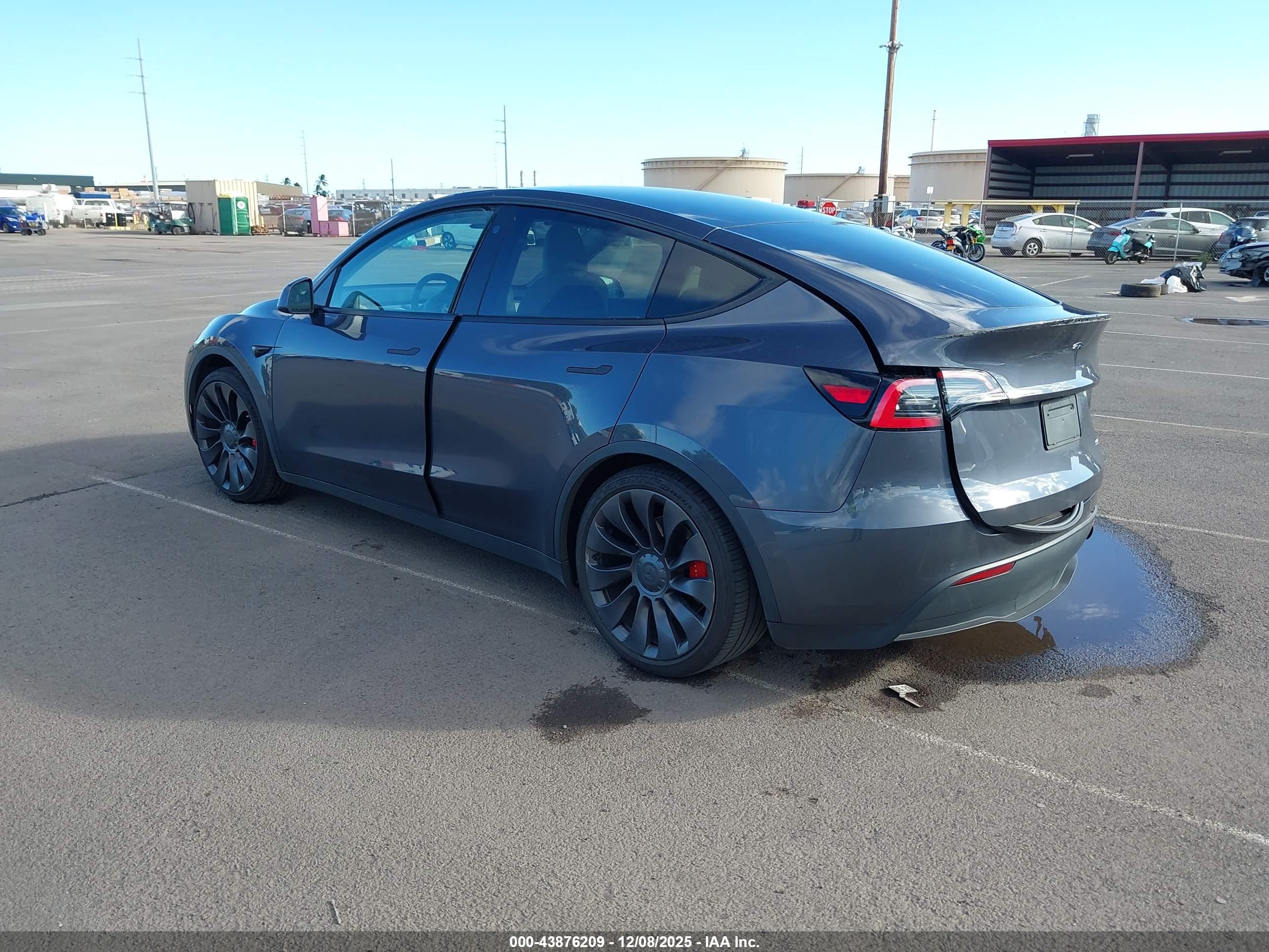 TESLA MODEL image 3
